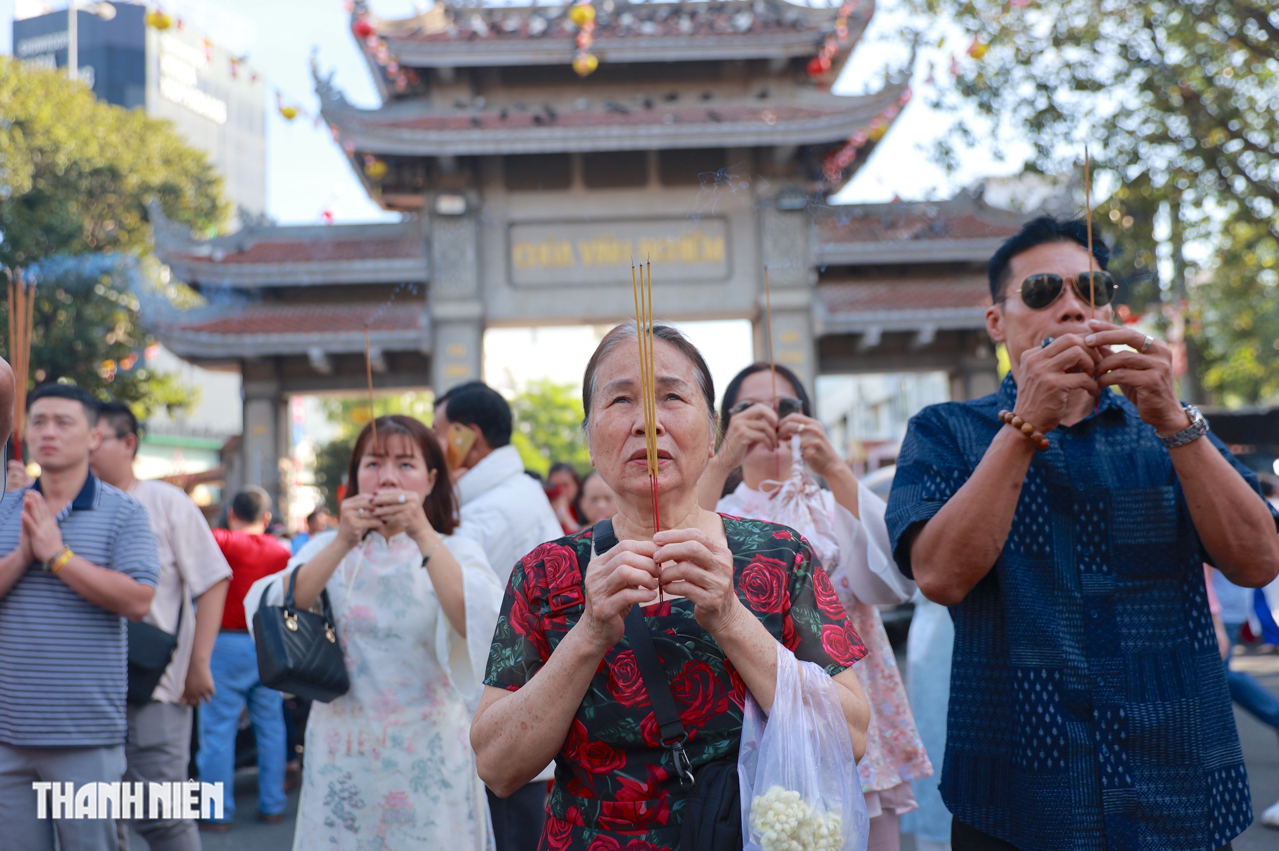 Đi chùa mùng 1 Tết Bính Ngọ ở TP.HCM cầu bình an, hạnh phúc- Ảnh 4. Đi chùa mùng 1 Tết Bính Ngọ ở TP.HCM cầu bình an, hạnh phúc- Ảnh 4.