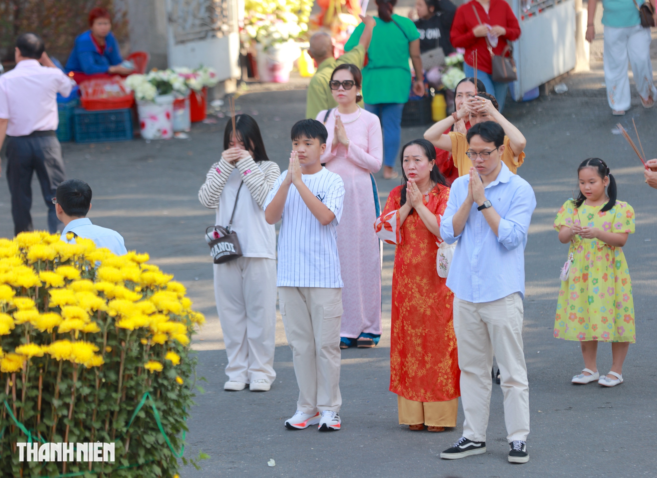 Đi chùa mùng 1 Tết Bính Ngọ ở TP.HCM cầu bình an, hạnh phúc- Ảnh 3. Đi chùa mùng 1 Tết Bính Ngọ ở TP.HCM cầu bình an, hạnh phúc- Ảnh 3.
