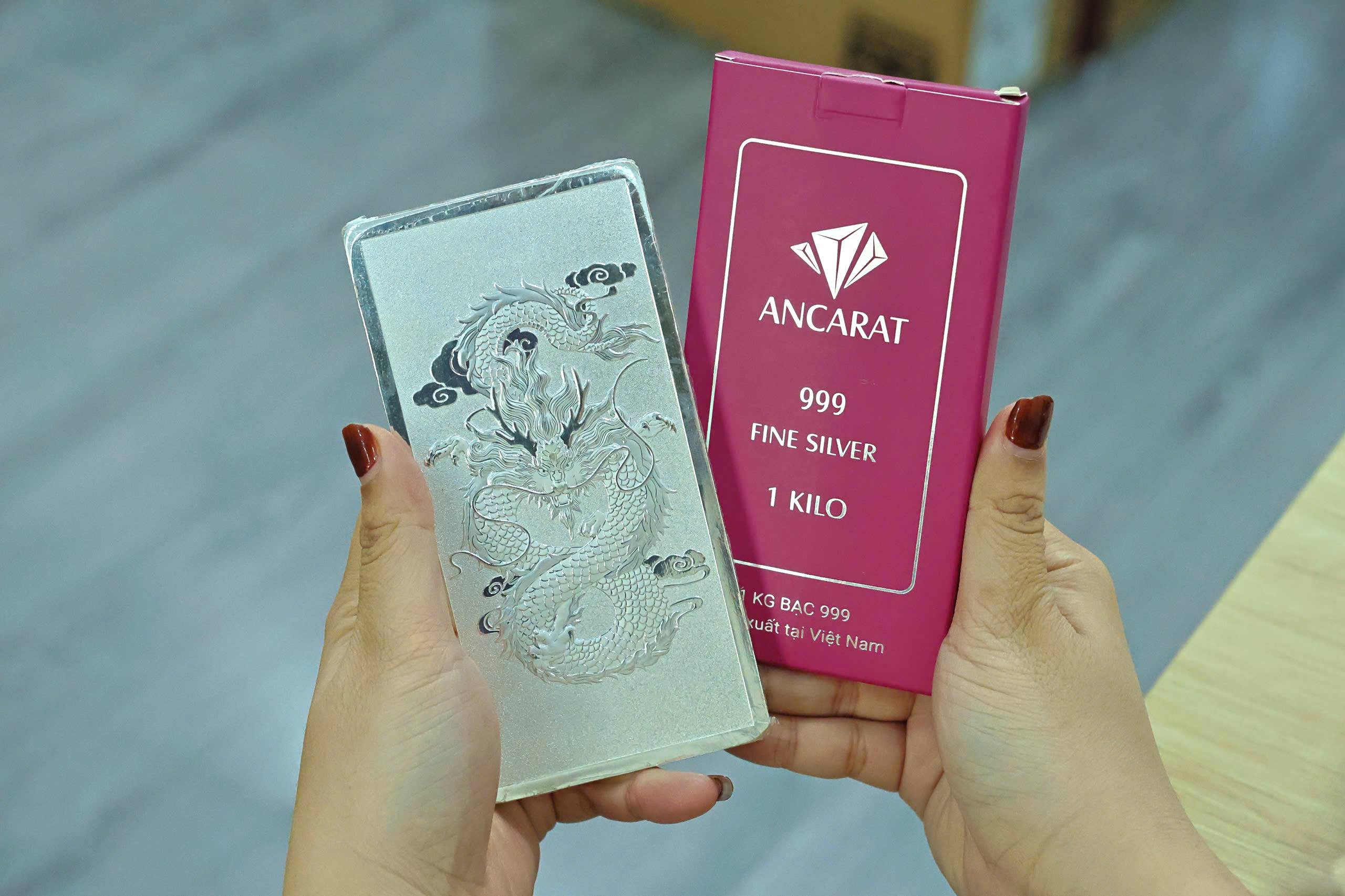 Giá vàng tiếp tục 'rơi', đang thấp nhất gần 5 tháng qua - Ảnh 2.