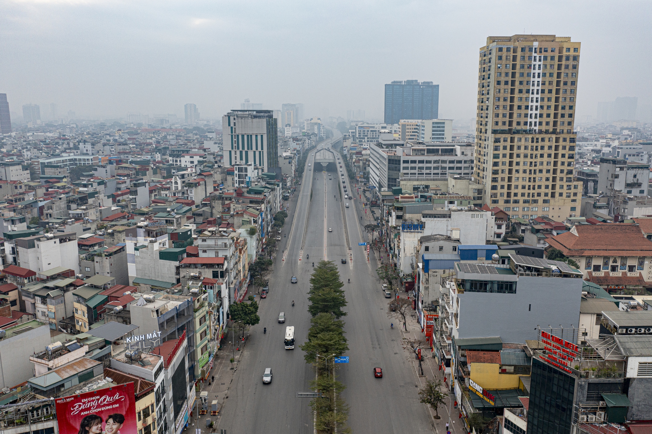 Kh&ocirc;ng kh&iacute; tết H&agrave; Nội kh&aacute;c lạ s&aacute;ng m&ugrave;ng 1 tết Nguy&ecirc;n đ&aacute;n B&iacute;nh Ngọ 2026 - Ảnh 1.