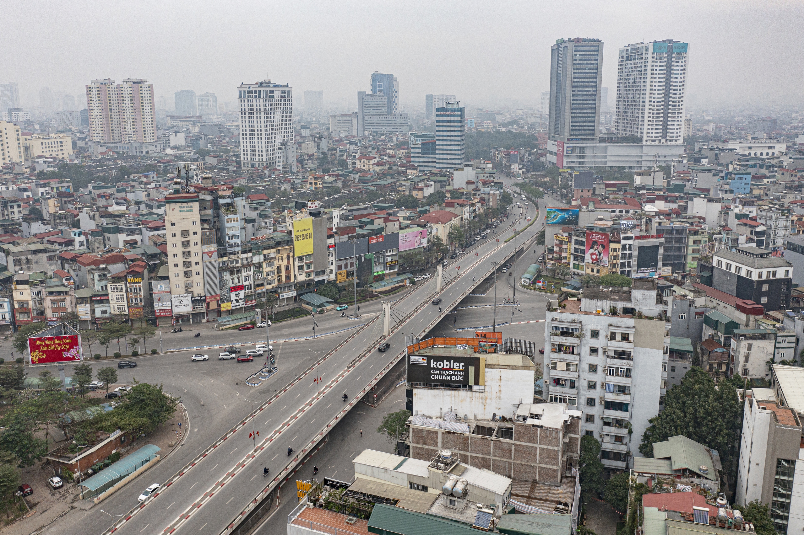 Kh&ocirc;ng kh&iacute; tết H&agrave; Nội kh&aacute;c lạ s&aacute;ng m&ugrave;ng 1 tết Nguy&ecirc;n đ&aacute;n B&iacute;nh Ngọ 2026 - Ảnh 2.