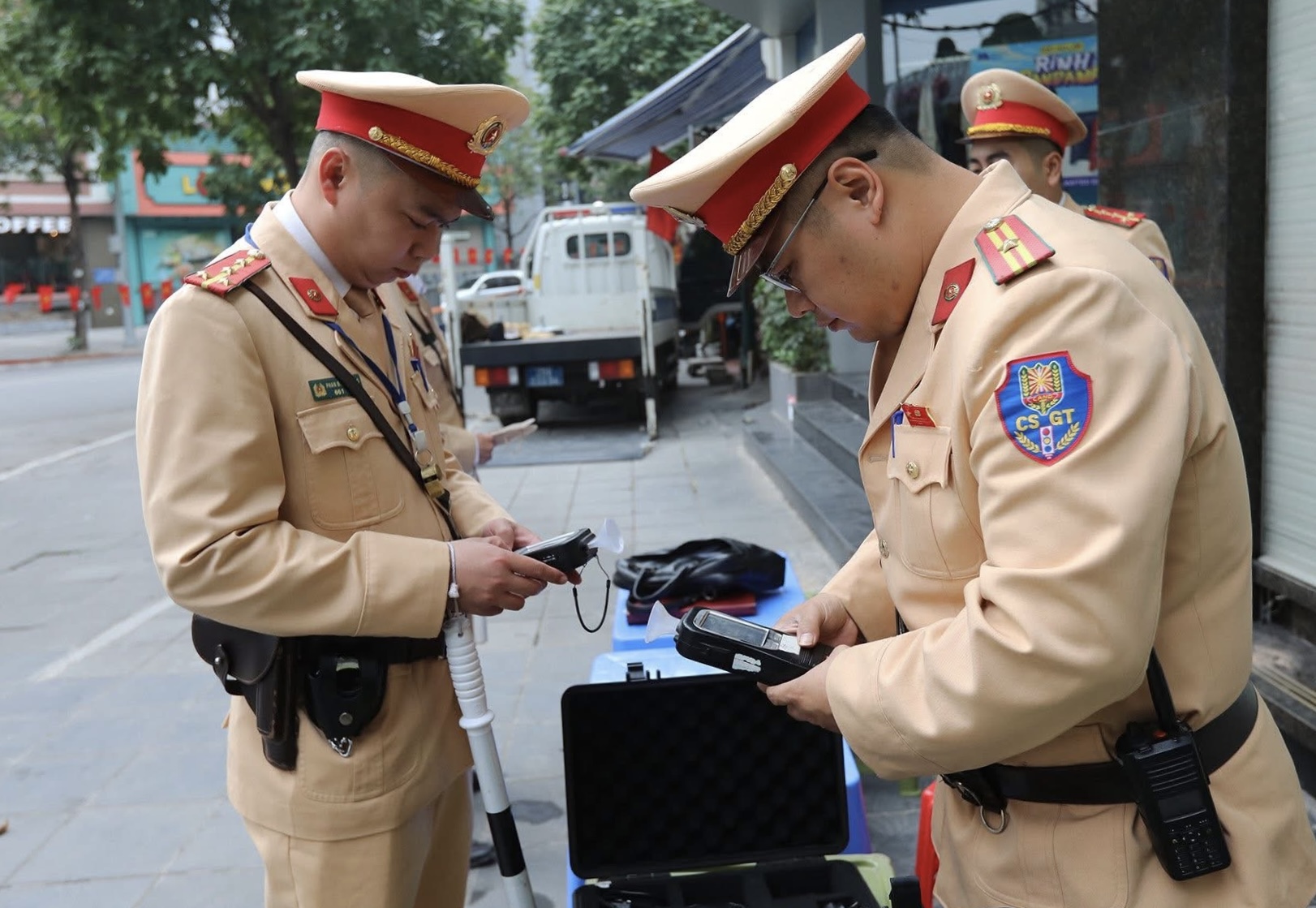 CSGT toàn quốc đồng loạt ra quân xử lý vi phạm nồng độ cồn- Ảnh 4.