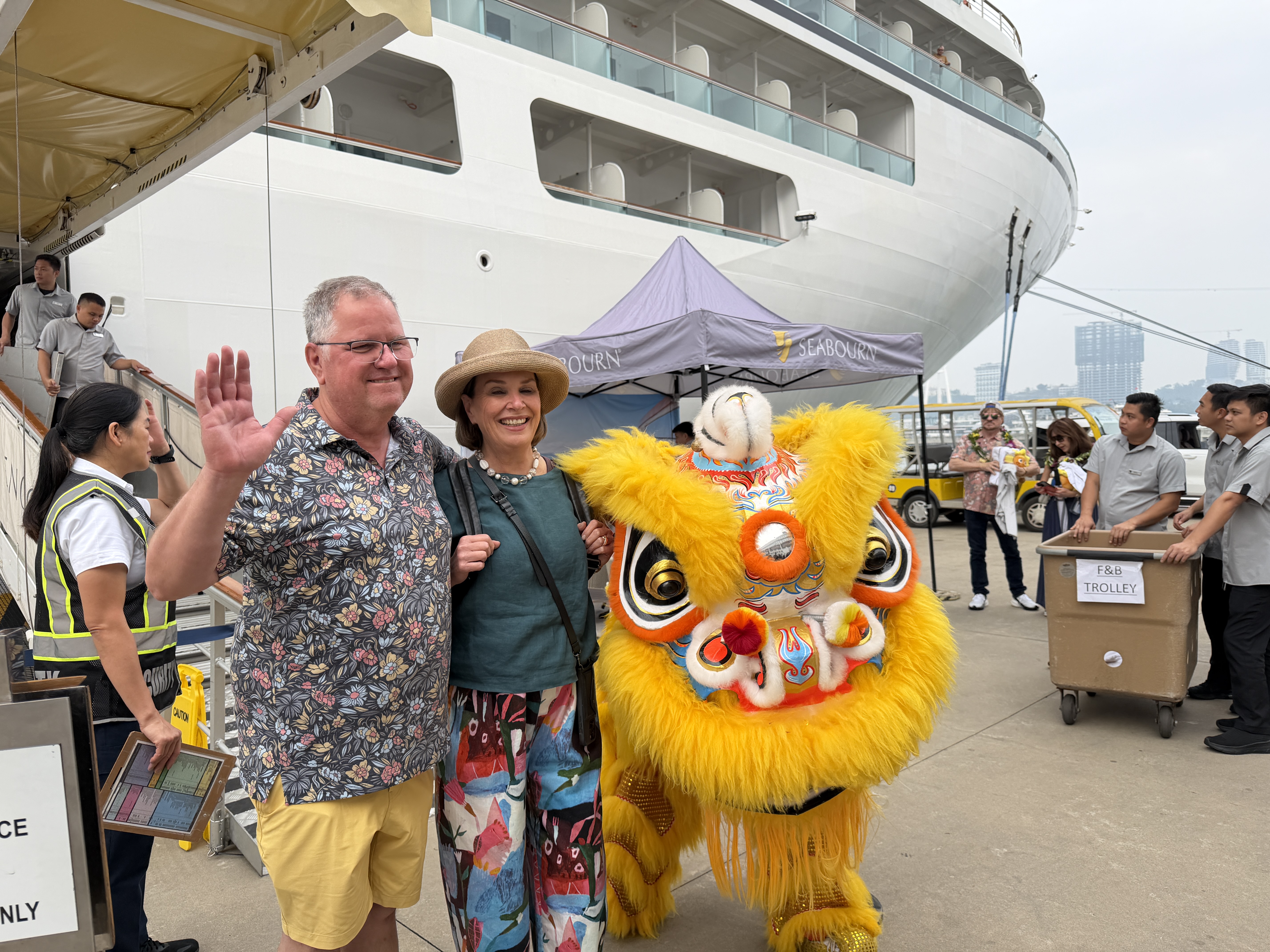 2 du thuyền mang gần 2.000 khách quốc tế xông đất Hạ Long- Ảnh 9.