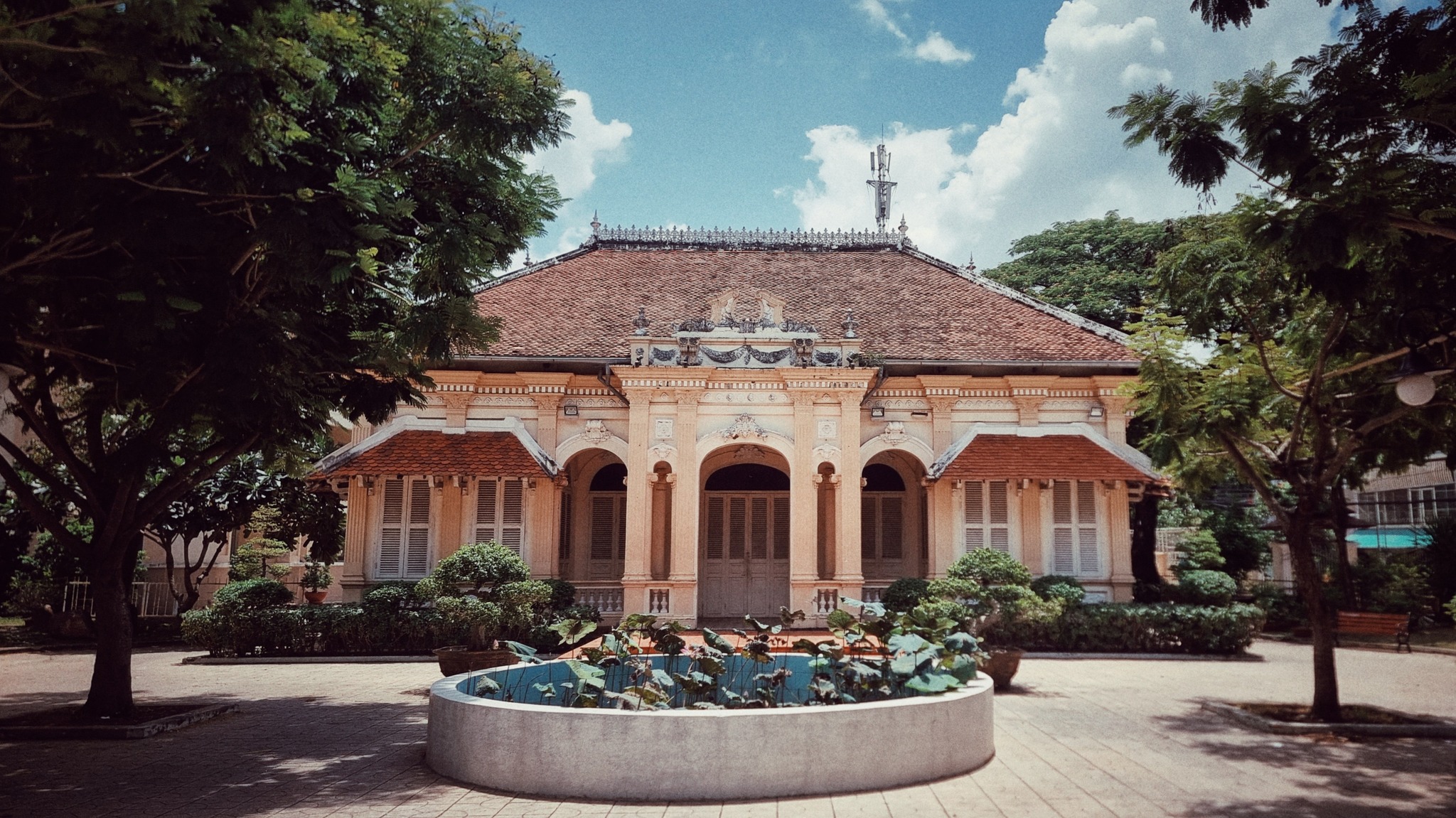 Dinh thự Bạch công tử và những màn ăn chơi khét tiếng bậc nhất Nam kỳ - Ảnh 1.