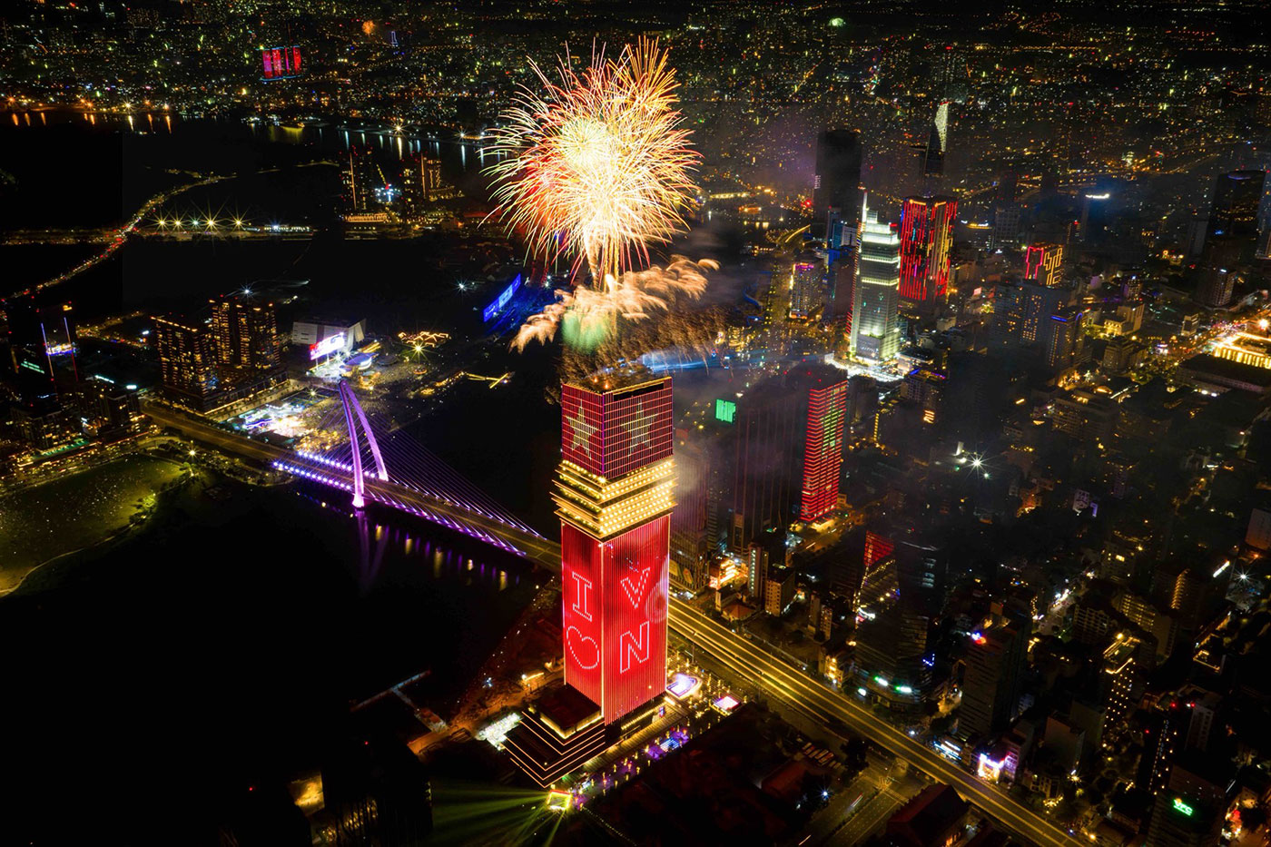 Saigon Marina IFC  -  Màn pháo hoa tòa tháp đầu tiên tại Việt Nam - Ảnh 2.