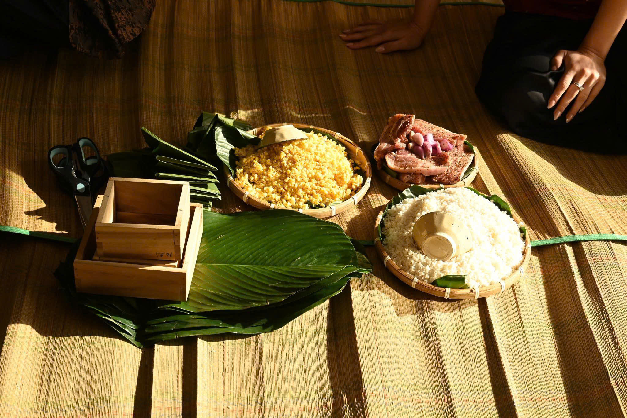 Người Việt ở Thuỵ Sĩ: Kỳ c&ocirc;ng m&acirc;m cỗ tết 3 miền Bắc - Trung - Nam  - Ảnh 2.