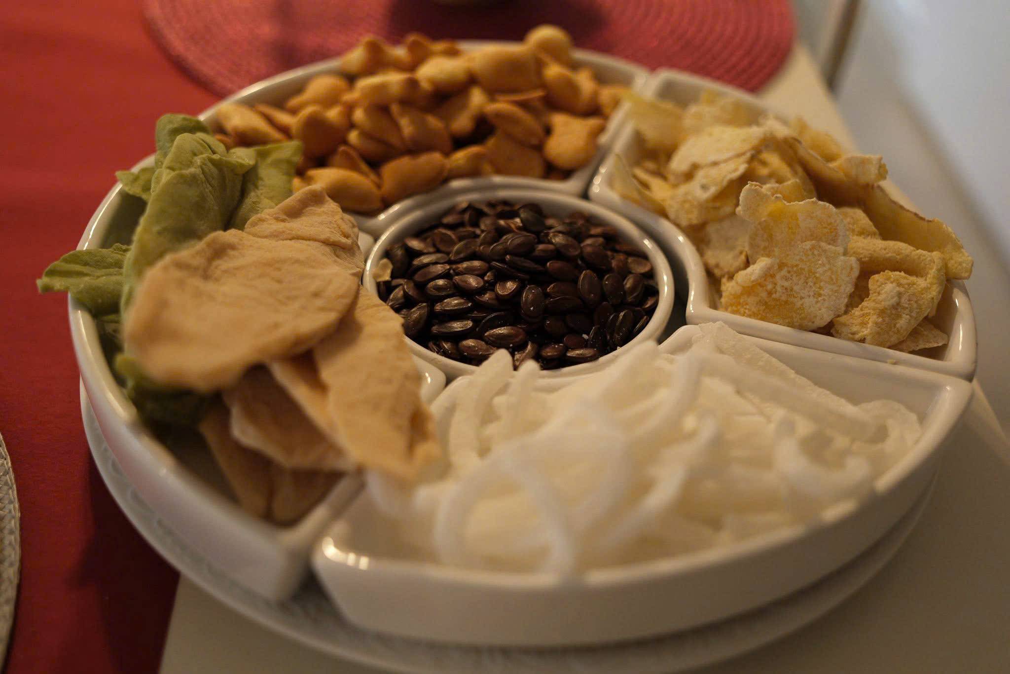 Người Việt ở Thuỵ Sĩ: Kỳ c&ocirc;ng m&acirc;m cỗ tết 3 miền Bắc - Trung - Nam  - Ảnh 11.