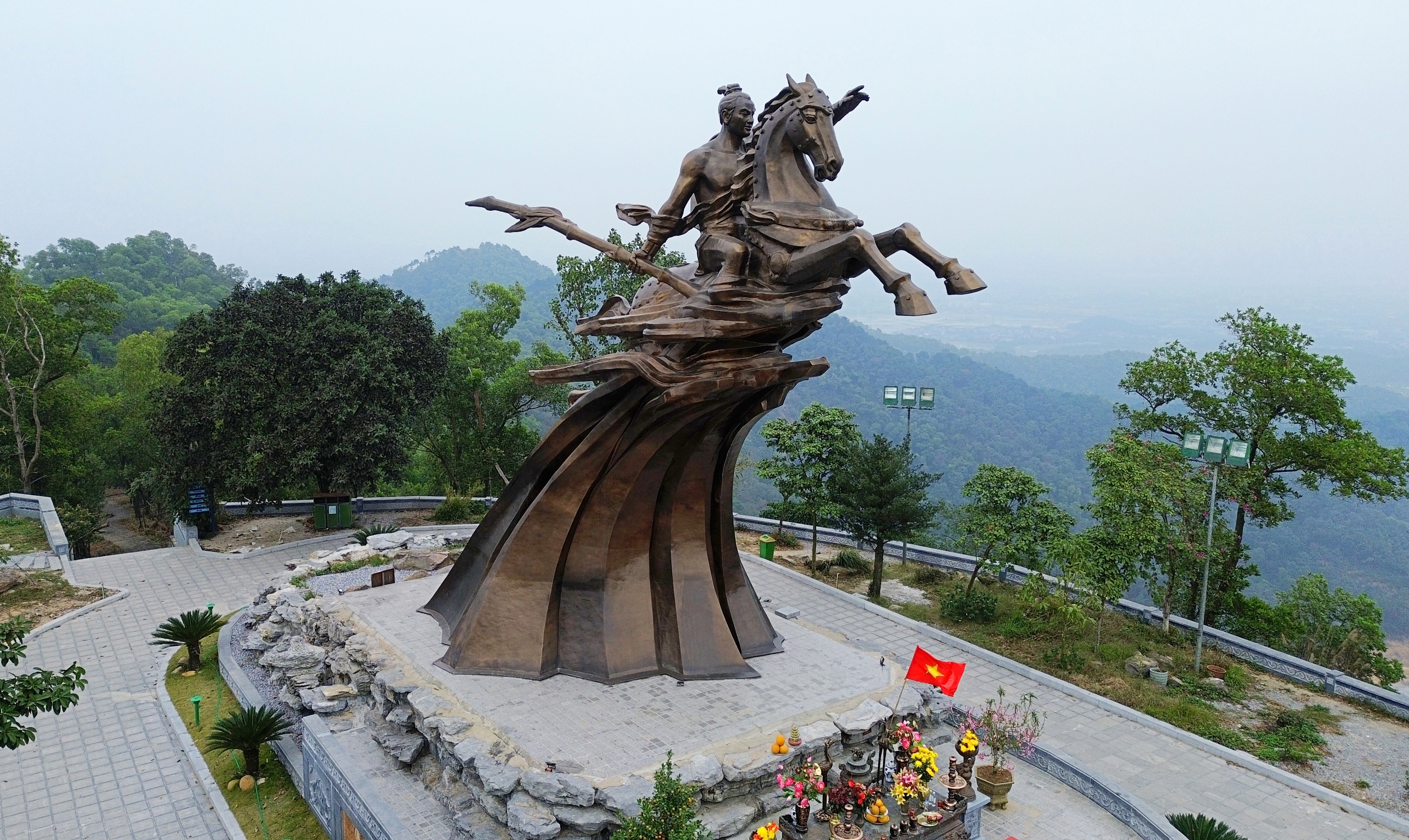 Điều &iacute;t biết về tượng đ&agrave;i nơi Th&aacute;nh Gi&oacute;ng cưỡi ngựa sắt về trời- Ảnh 2.