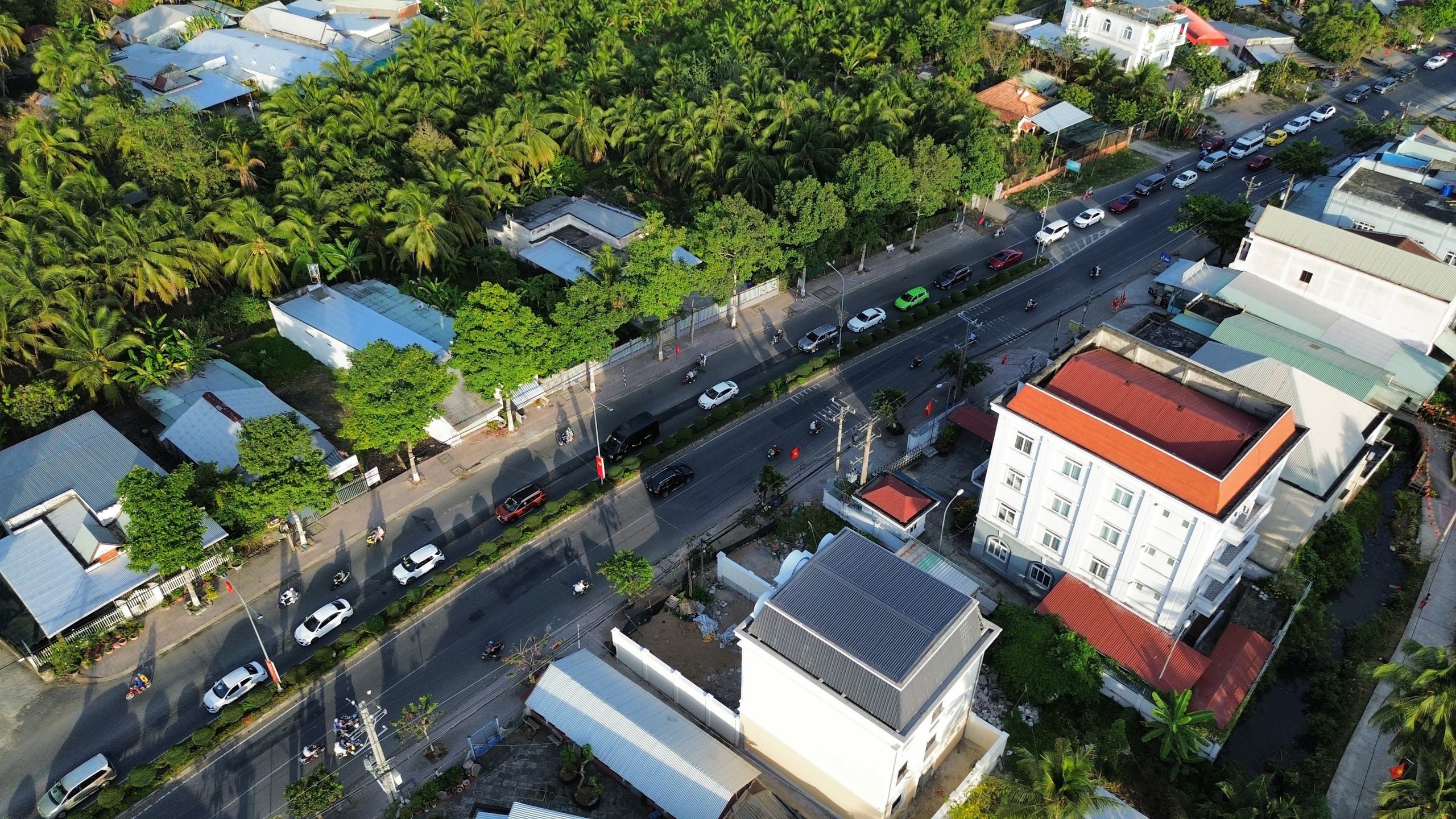 Kẹt xe kéo dài trên quốc lộ 53 do ô tô chết máy trên cầu Ngã Tư- Ảnh 3. Kẹt xe kéo dài trên quốc lộ 53 do ô tô chết máy trên cầu Ngã Tư- Ảnh 3.