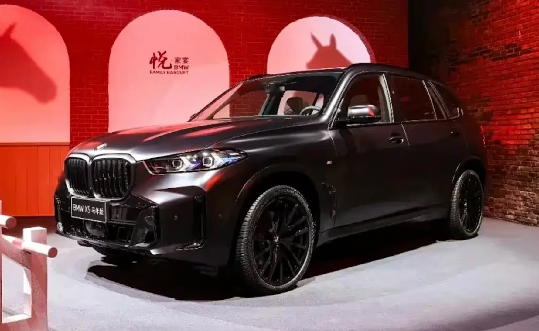 Những mẫu &ocirc; t&ocirc;, xe m&aacute;y phi&ecirc;n bản đặc biệt mừng năm mới B&iacute;nh Ngọ 2026 - Ảnh 5.