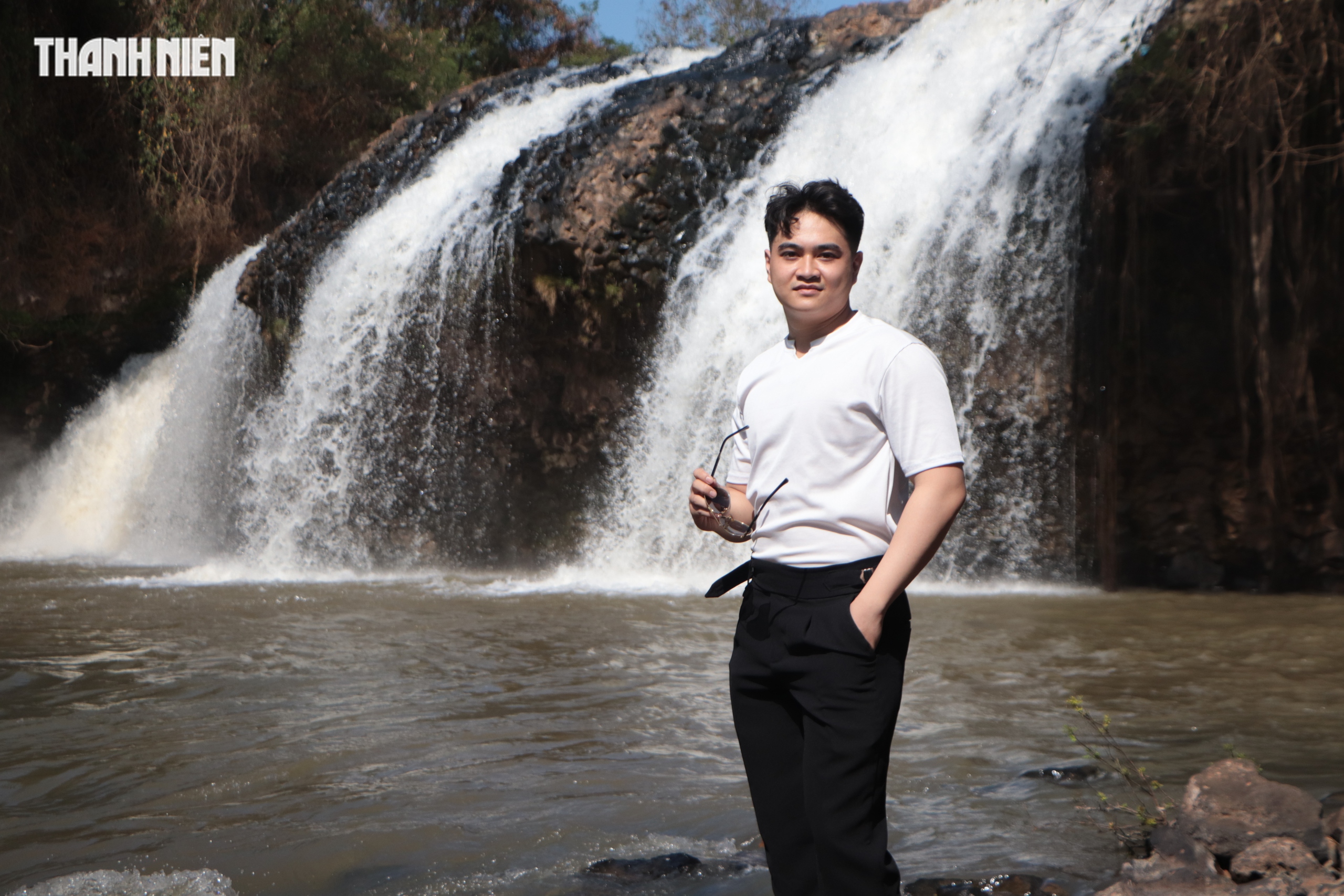 [FLYCAM] Xi&ecirc;u l&ograve;ng vẻ hoang sơ ở th&aacute;c nước cao nguy&ecirc;n ng&agrave;y đầu năm - Ảnh 4.