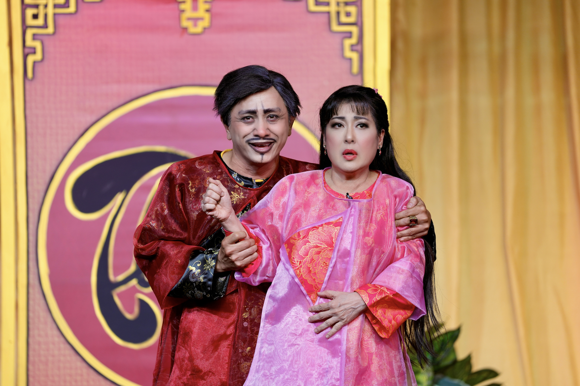 Nghệ sĩ Đình Toàn tất bật diễn tết, tuổi 50 không áp lực lập gia đình - Ảnh 2.