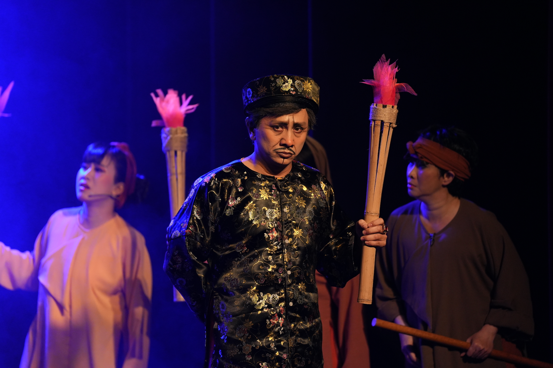 Nghệ sĩ Đình Toàn tất bật diễn tết, tuổi 50 không áp lực lập gia đình - Ảnh 4.