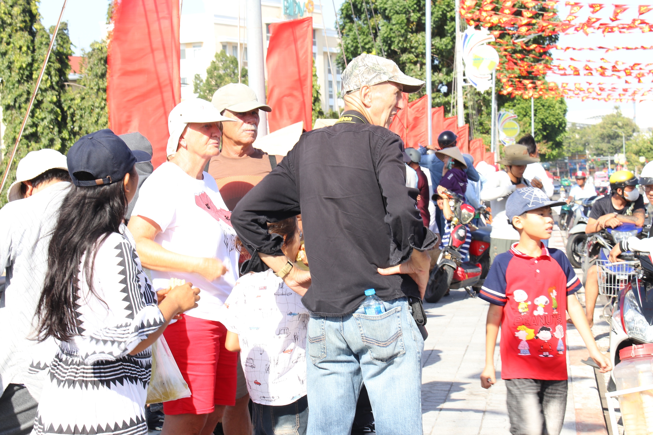 Phường Phan Thiết: Lễ hội đua thuyền trên sông Cà Ty rộn ràng sắc xuân Bính Ngọ - Ảnh 8.