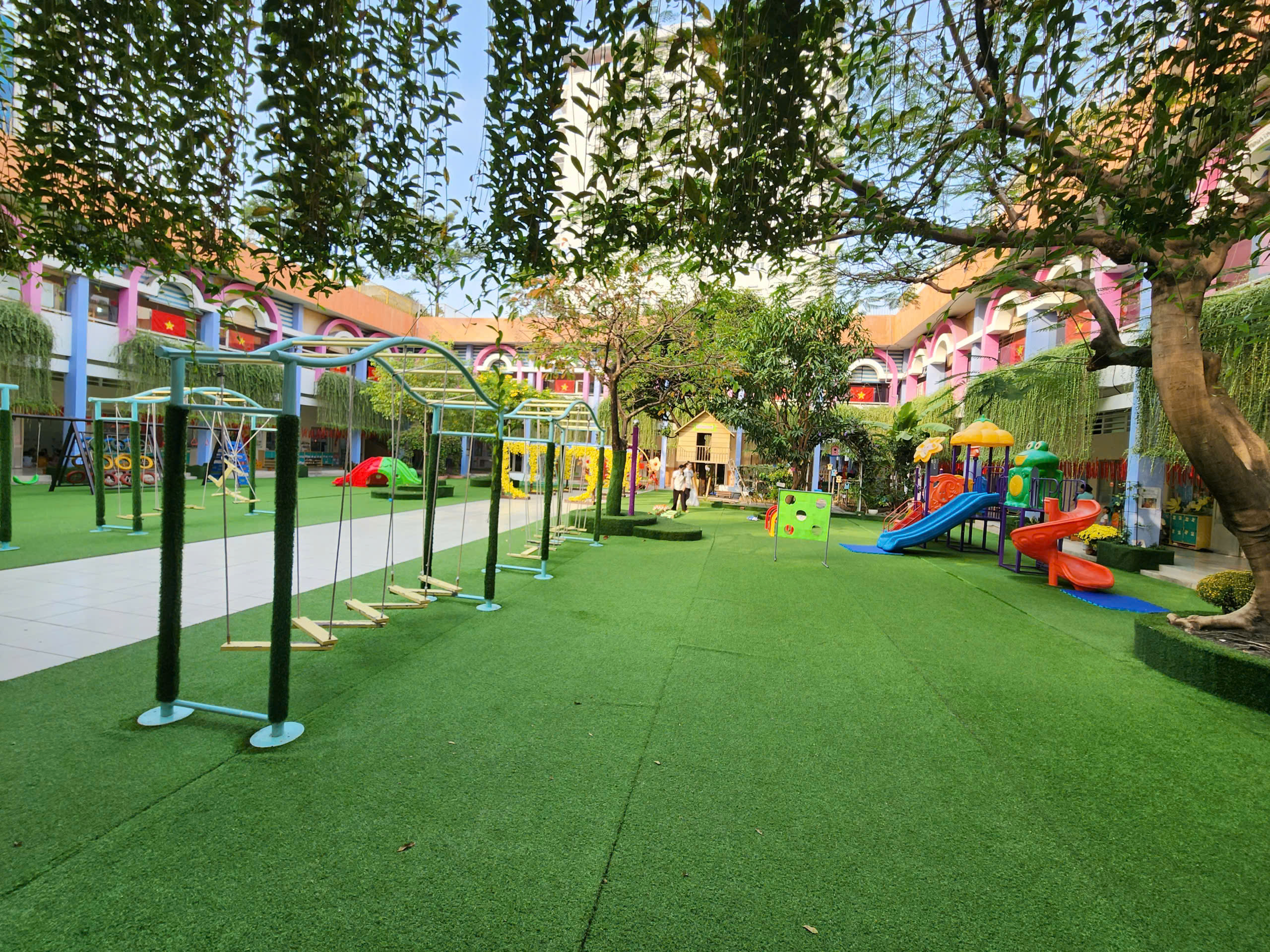 Mùng 3 tết thầy: Thăm trường mầm non 48 năm tuổi ở TP.HCM - Ảnh 2.