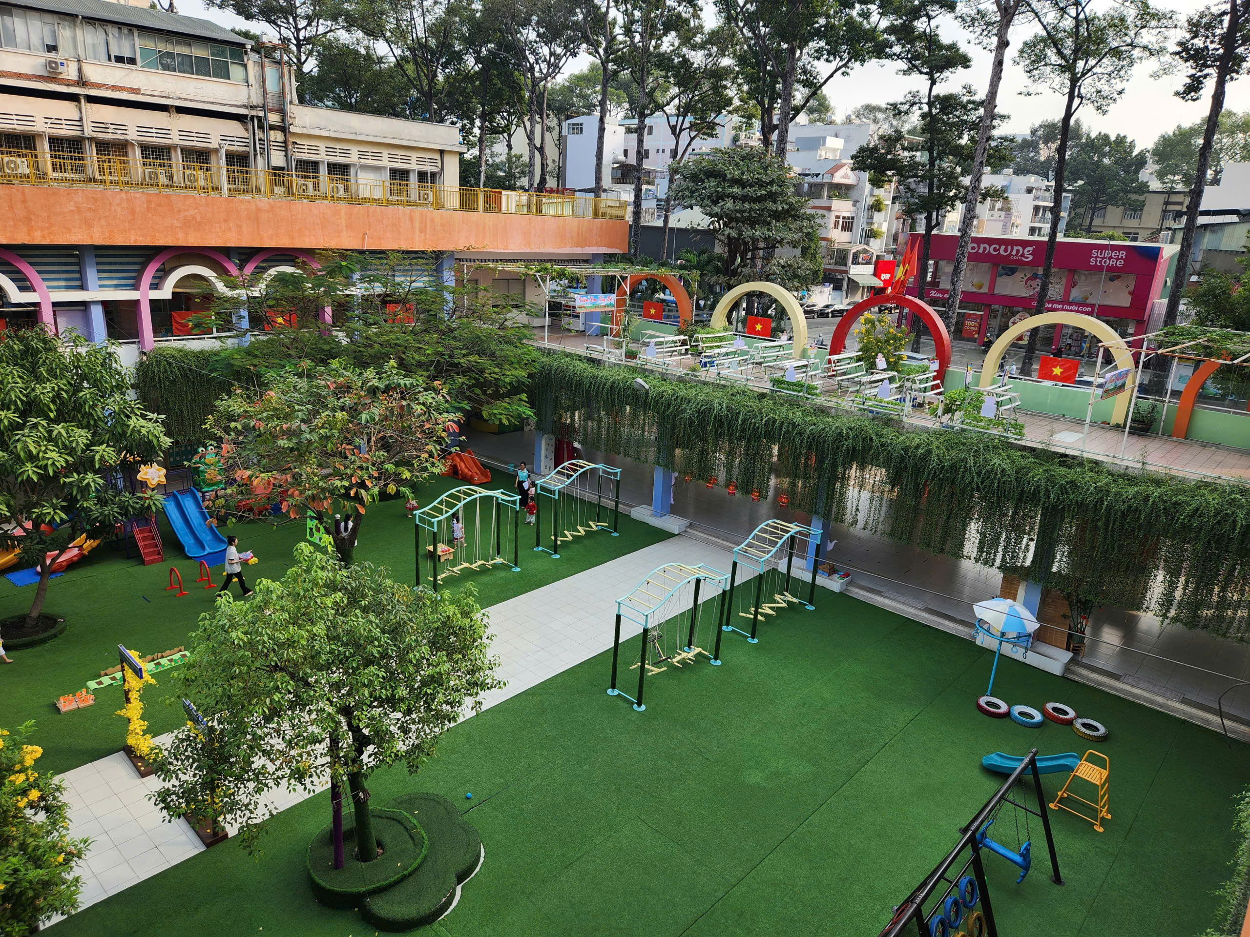 Mùng 3 tết thầy: Thăm trường mầm non 48 năm tuổi ở TP.HCM - Ảnh 13.