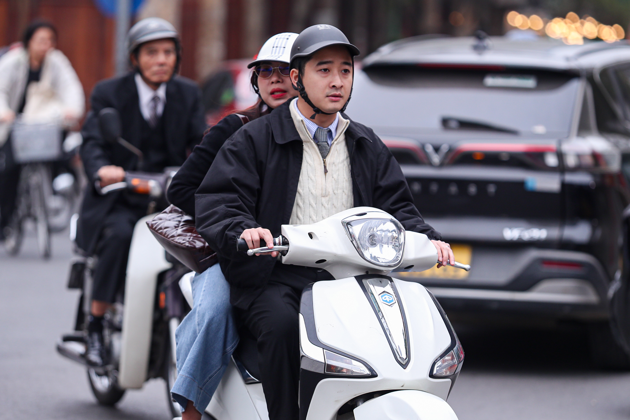 Bất ngờ đường phố Hà Nội ngày mùng 2 tết Bính Ngọ- Ảnh 5. Bất ngờ đường phố Hà Nội ngày mùng 2 tết Bính Ngọ- Ảnh 5.