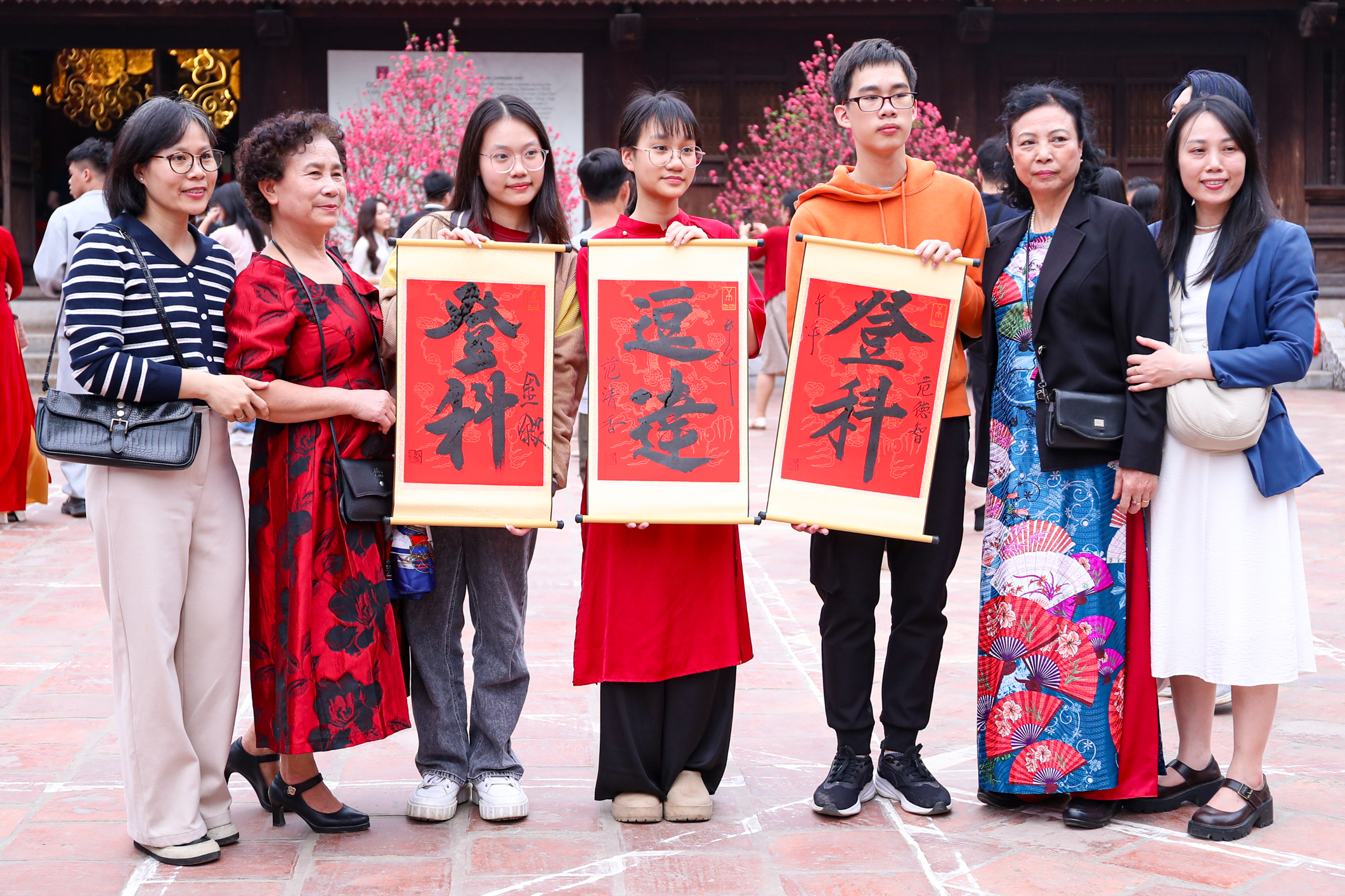 Bất ngờ đường phố Hà Nội ngày mùng 2 tết Bính Ngọ- Ảnh 15.