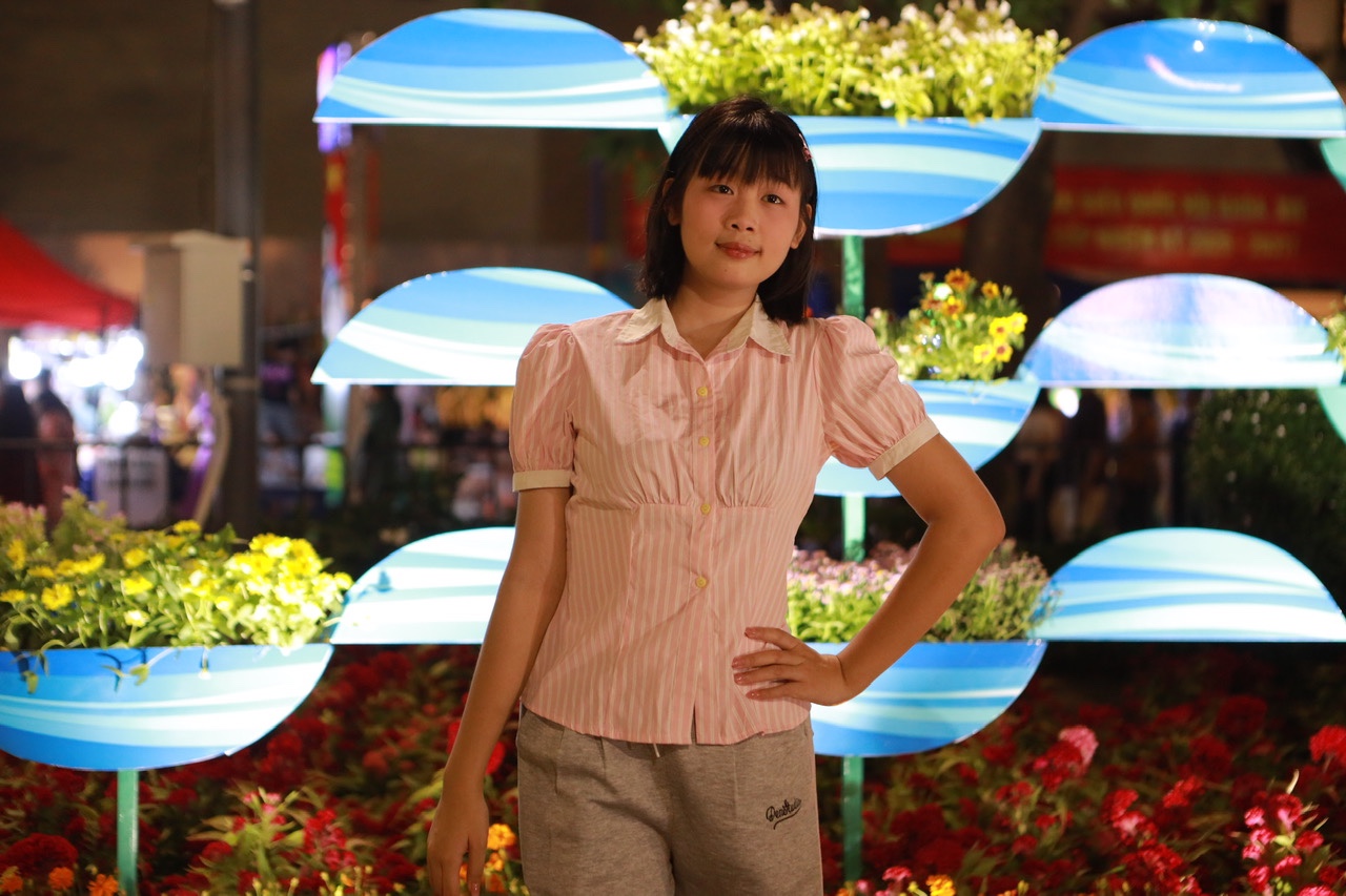 Đường hoa Nguyễn Huệ 2026 đông nghịt , thợ ảnh dạo bội thu tiền triệu/ngày - Ảnh 11. Đường hoa Nguyễn Huệ 2026 đông nghịt , thợ ảnh dạo bội thu tiền triệu/ngày - Ảnh 11.