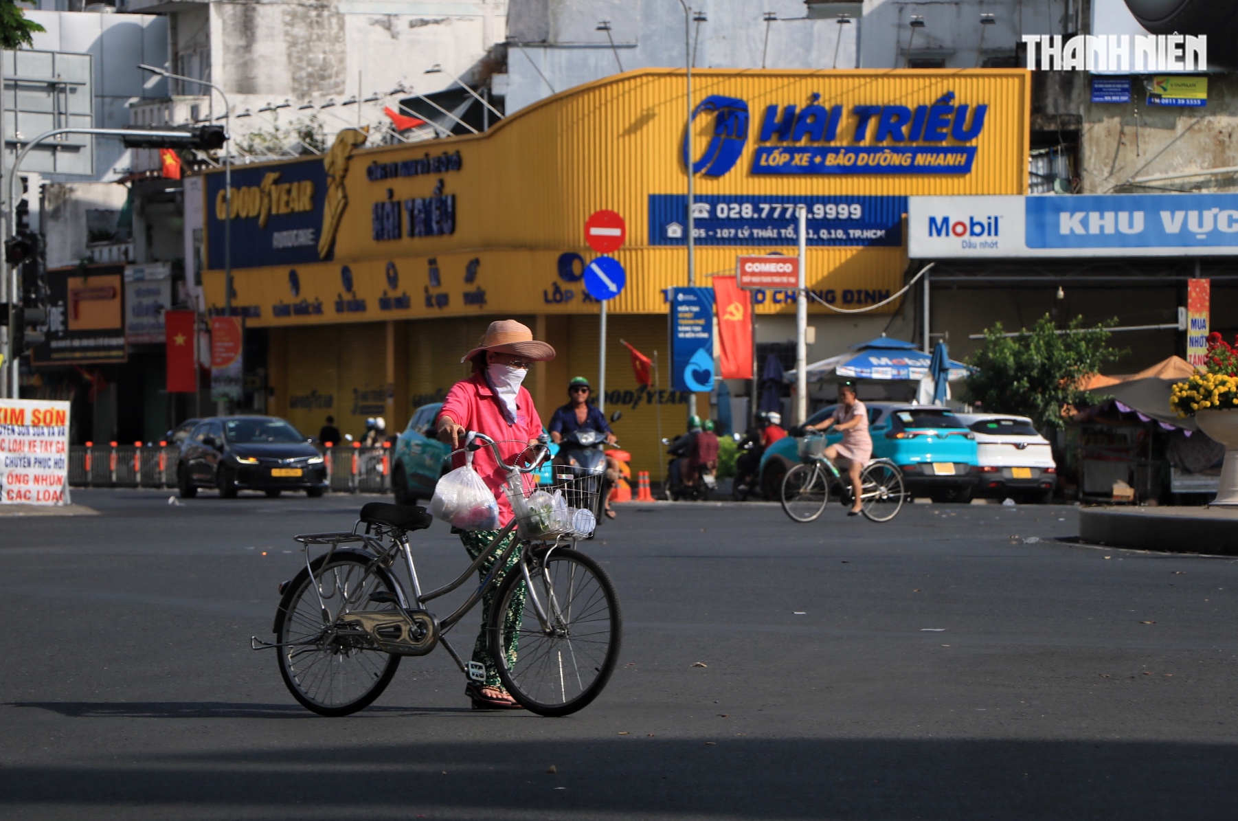 M&ugrave;ng 3 tết, đường phố TP.HCM vẫn tho&aacute;ng: Qu&aacute;n ăn nghỉ tết m&ugrave;ng mấy b&aacute;n lại? - Ảnh 2.