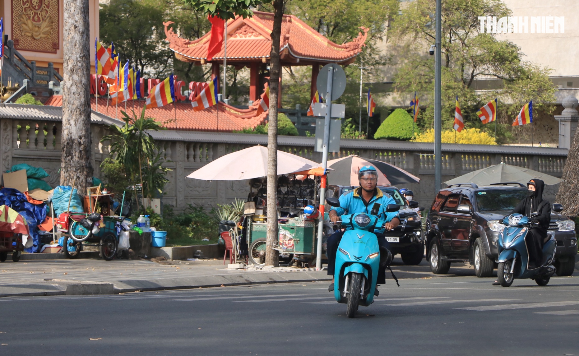 M&ugrave;ng 3 tết, đường phố TP.HCM vẫn tho&aacute;ng: Qu&aacute;n ăn nghỉ tết m&ugrave;ng mấy b&aacute;n lại? - Ảnh 10.