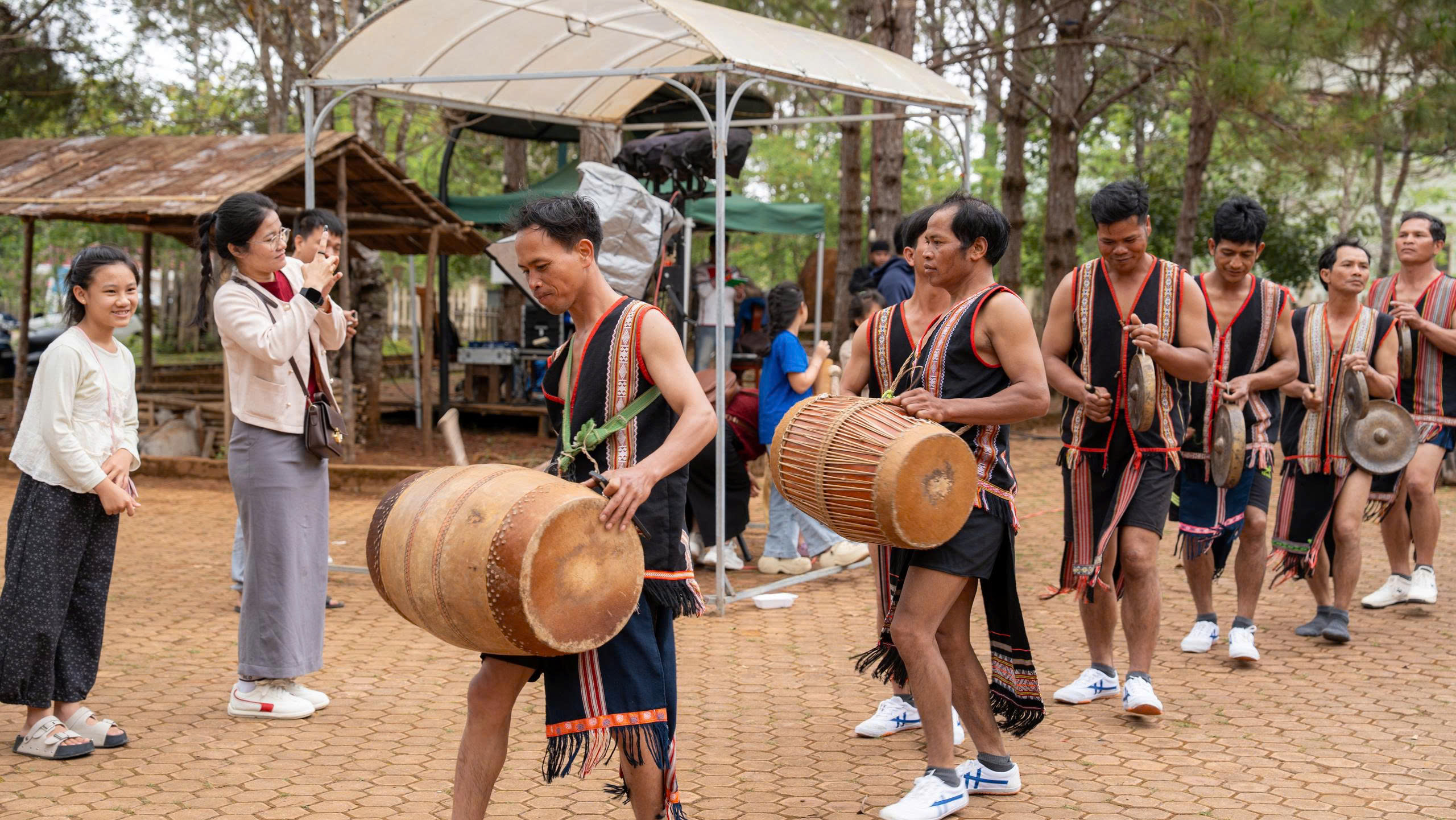 Tưng bừng lễ hội đường phố Măng Đen ngày mùng 3 tết- Ảnh 3.