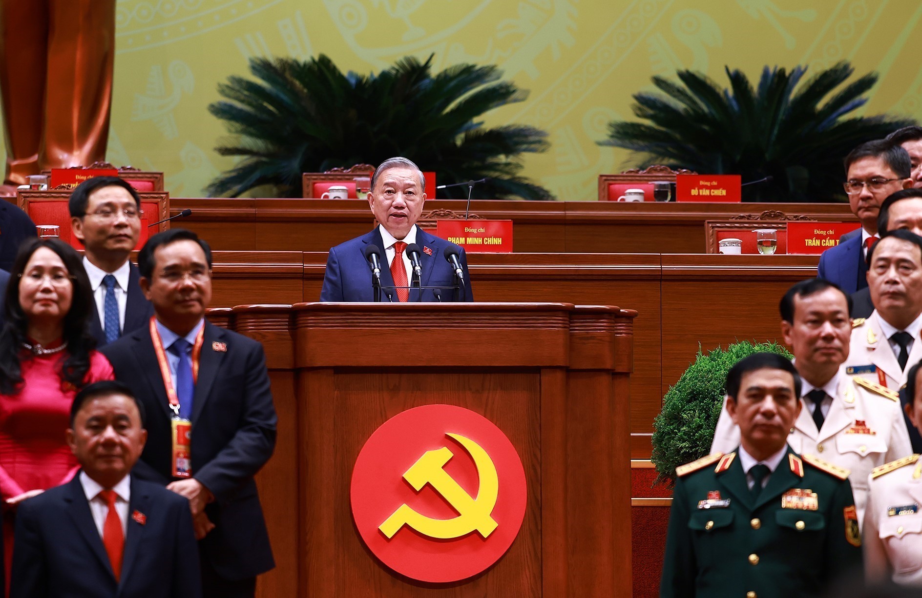 Vững bước dưới cờ Đảng Cộng sản Việt Nam 96 năm xây dựng và phát triển đất nước - Ảnh 2. Vững bước dưới cờ Đảng Cộng sản Việt Nam 96 năm xây dựng và phát triển đất nước - Ảnh 2.