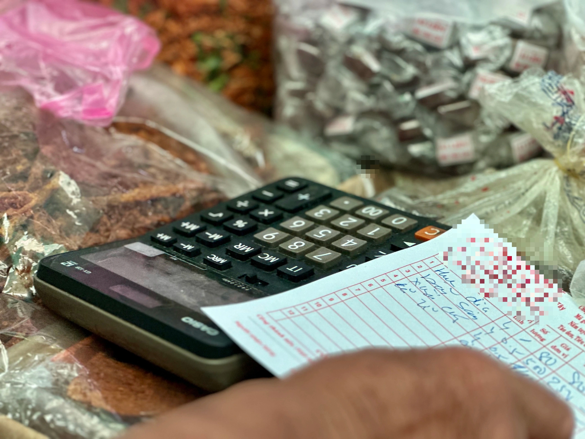 Chợ tết S&agrave;i G&ograve;n đ&ocirc;ng như hội, bất chấp gi&aacute; nhiều mặt h&agrave;ng tăng mạnh- Ảnh 13.