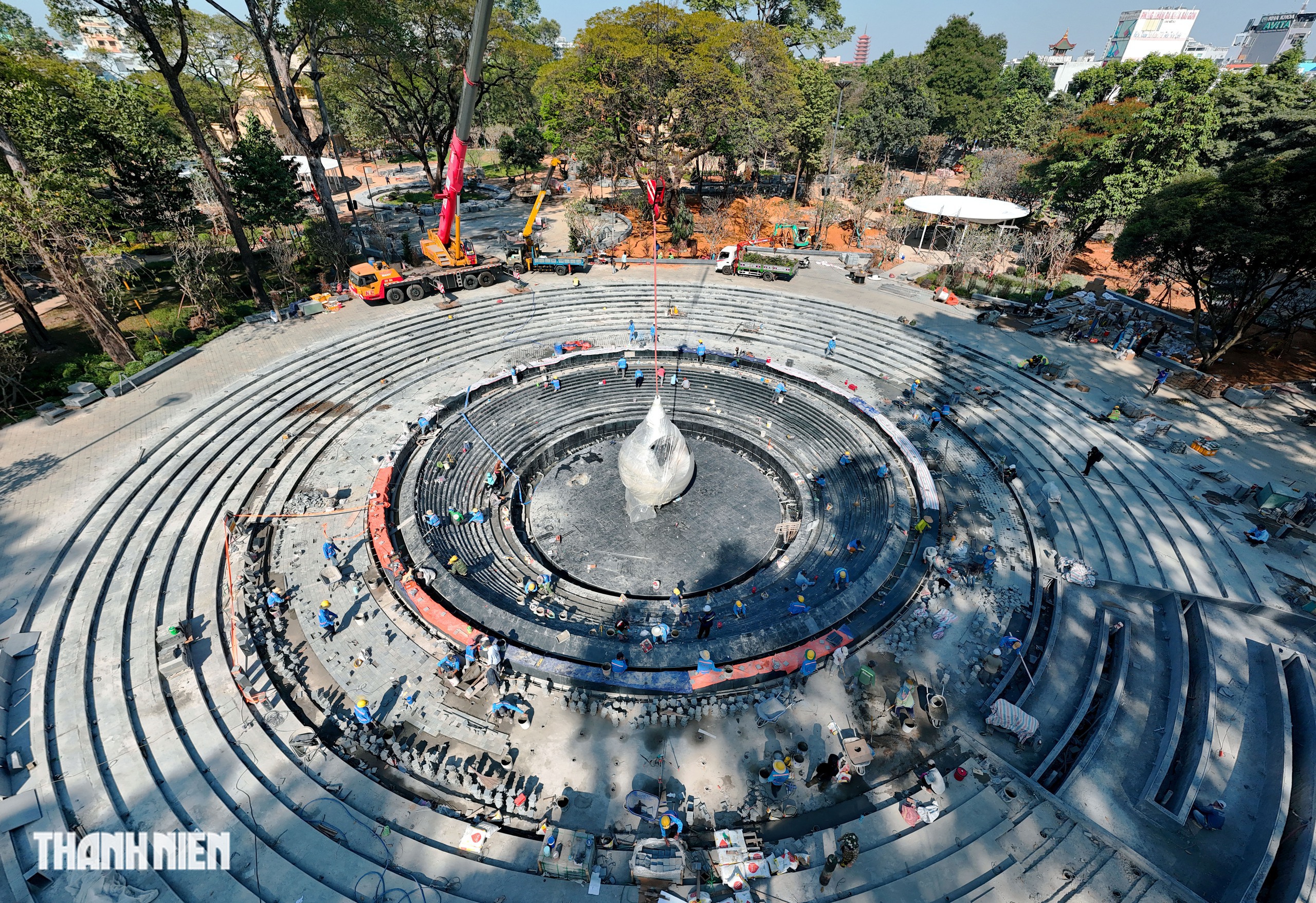 Cận cảnh biểu trưng hình giọt nước tại công viên số 1 Lý Thái Tổ- Ảnh 11. Cận cảnh biểu trưng hình giọt nước tại công viên số 1 Lý Thái Tổ- Ảnh 11.