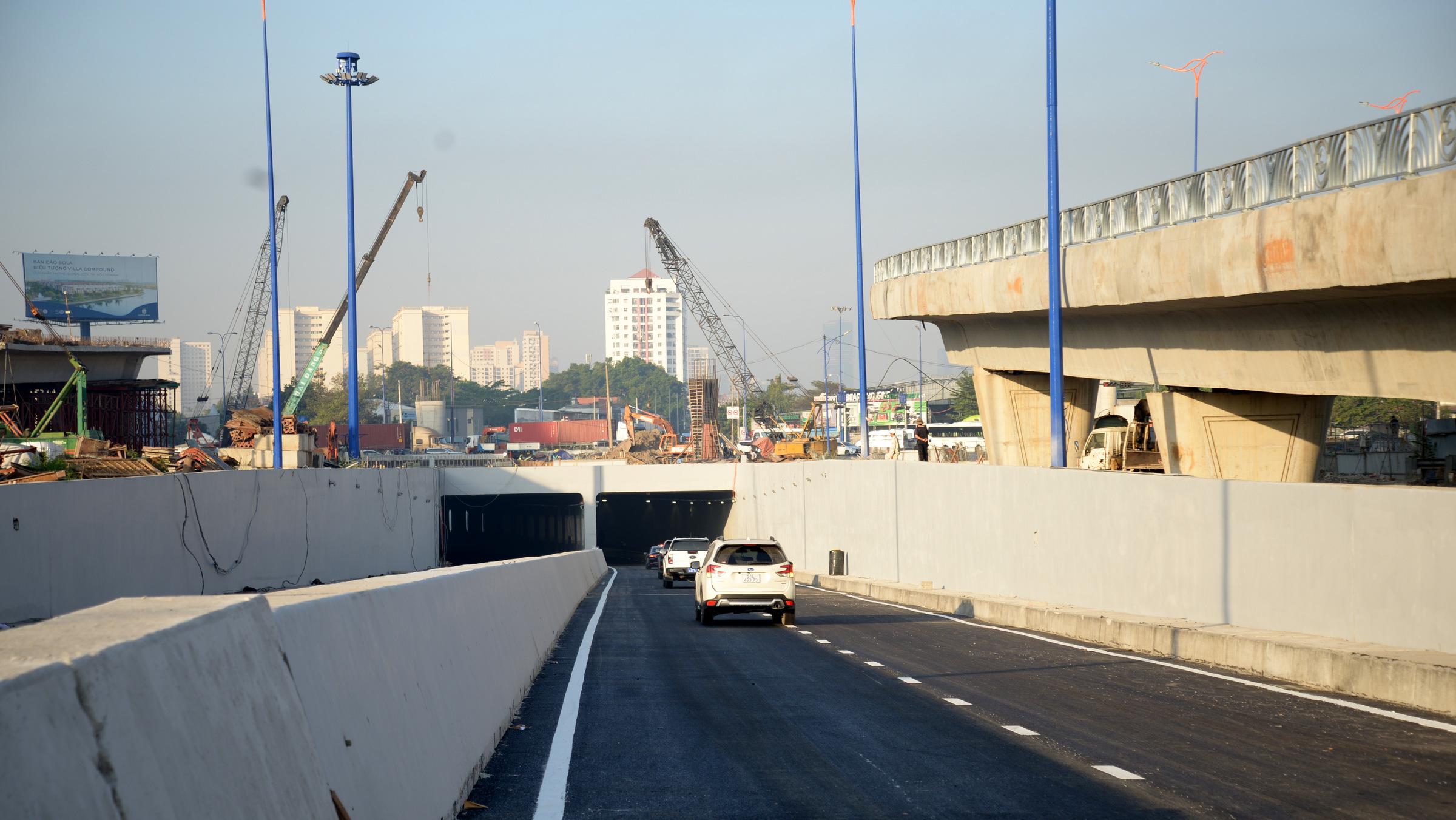 Thông xe hầm chui lớn nhất nút giao An Phú, giảm 80% kẹt xe khu Đông TP.HCM- Ảnh 2. Thông xe hầm chui lớn nhất nút giao An Phú, giảm 80% kẹt xe khu Đông TP.HCM- Ảnh 2.