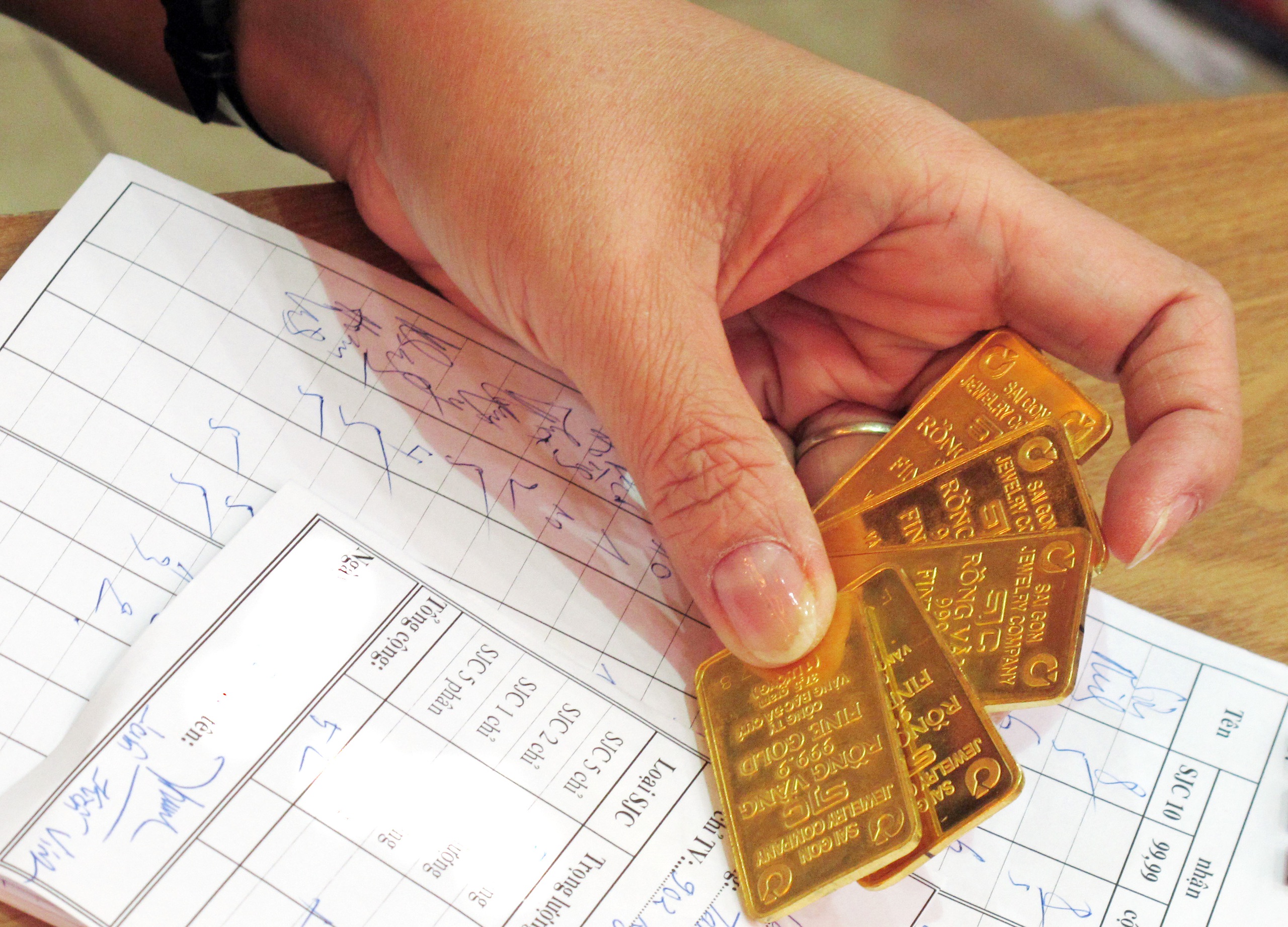 Giá vàng hôm nay 2.2.2026: Bị thổi bay 5 triệu đồng/lượng- Ảnh 1. Giá vàng hôm nay 2.2.2026: Bị thổi bay 5 triệu đồng/lượng- Ảnh 1.