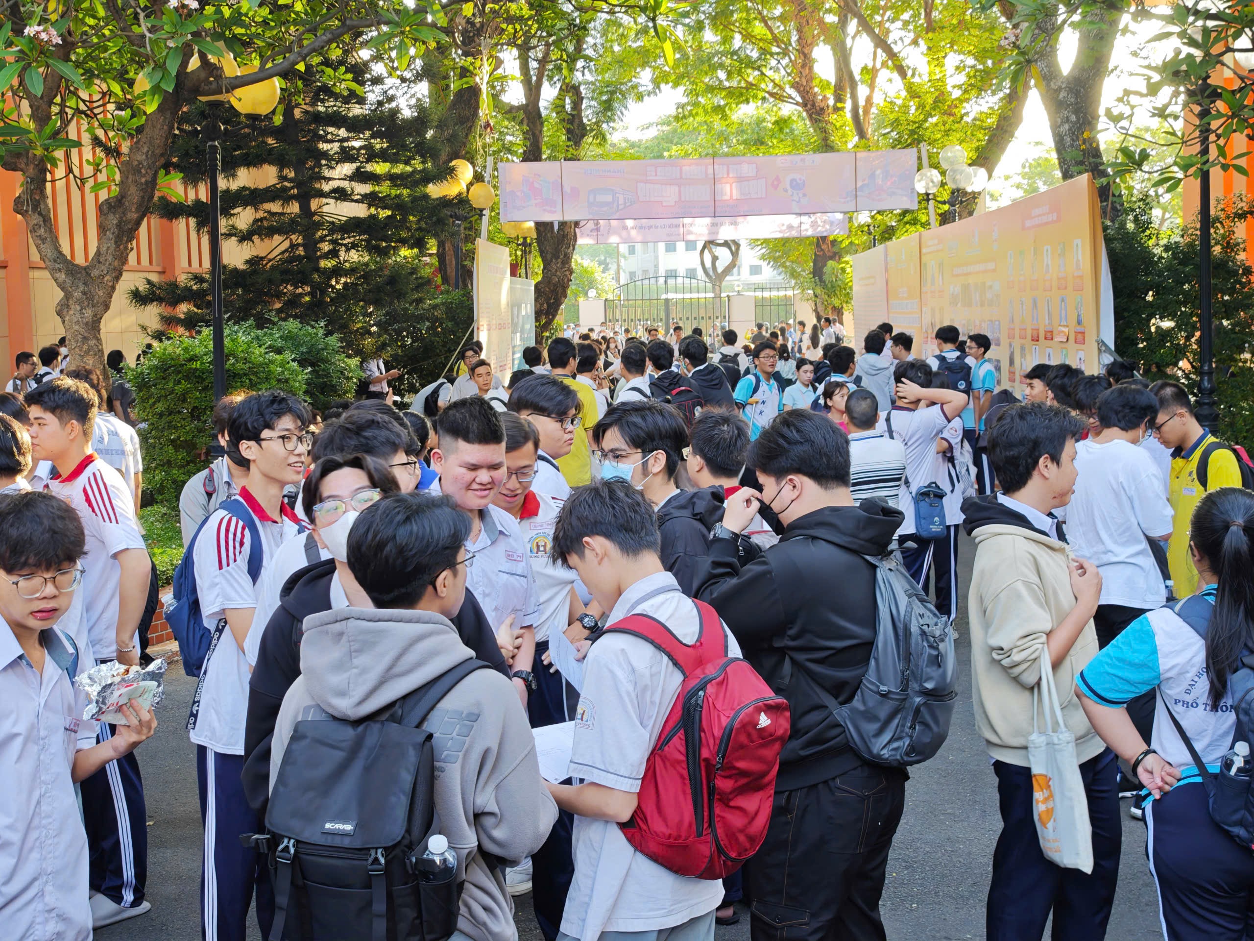 Đề thi mẫu đánh giá năng lực ĐH Quốc gia TP.HCM 2026 - Ảnh 1.