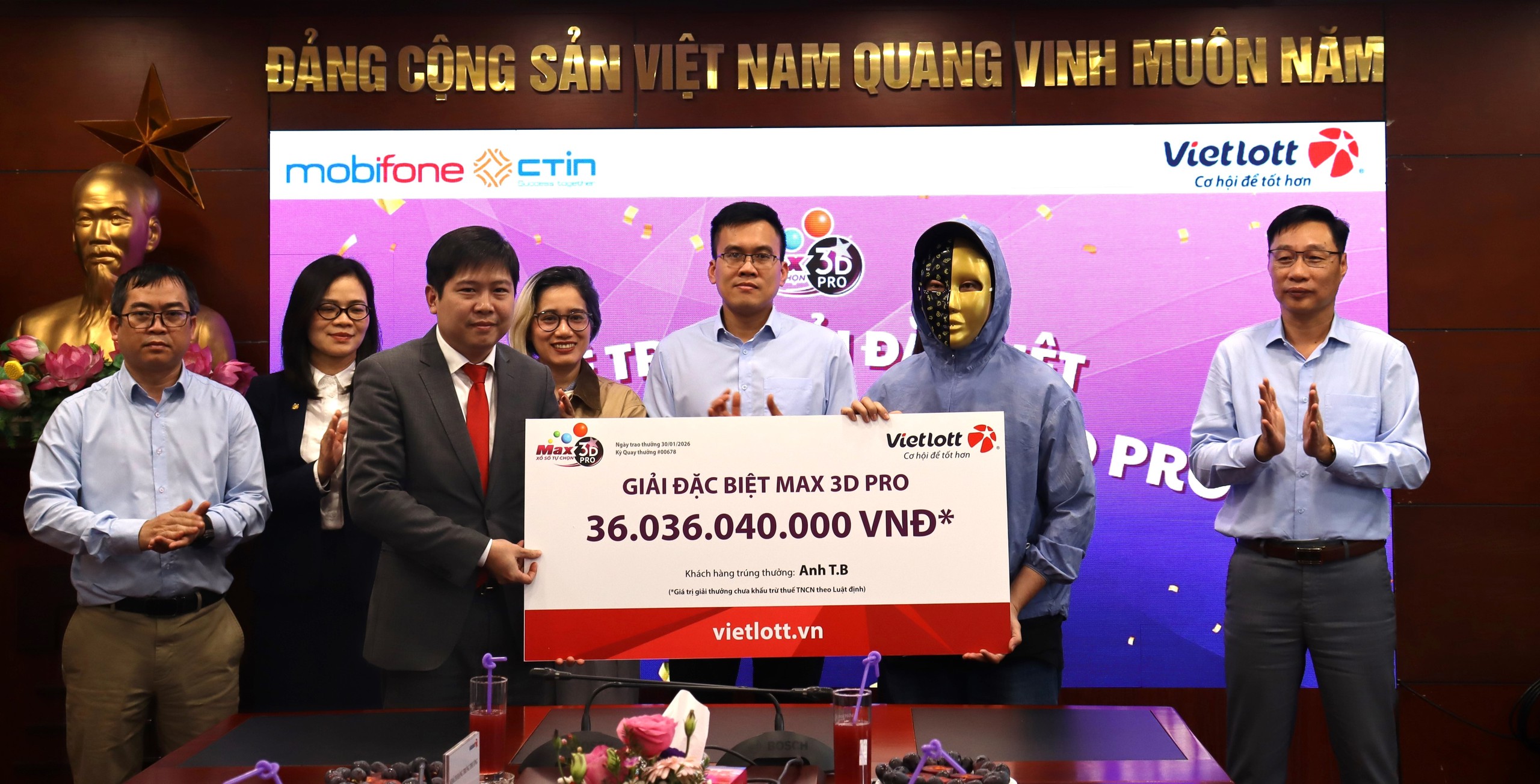 Sát Tết Nguyên đán, một người đàn ông TP.HCM trúng 120 giải Vietlott hơn 36 tỉ đồng - Ảnh 1.