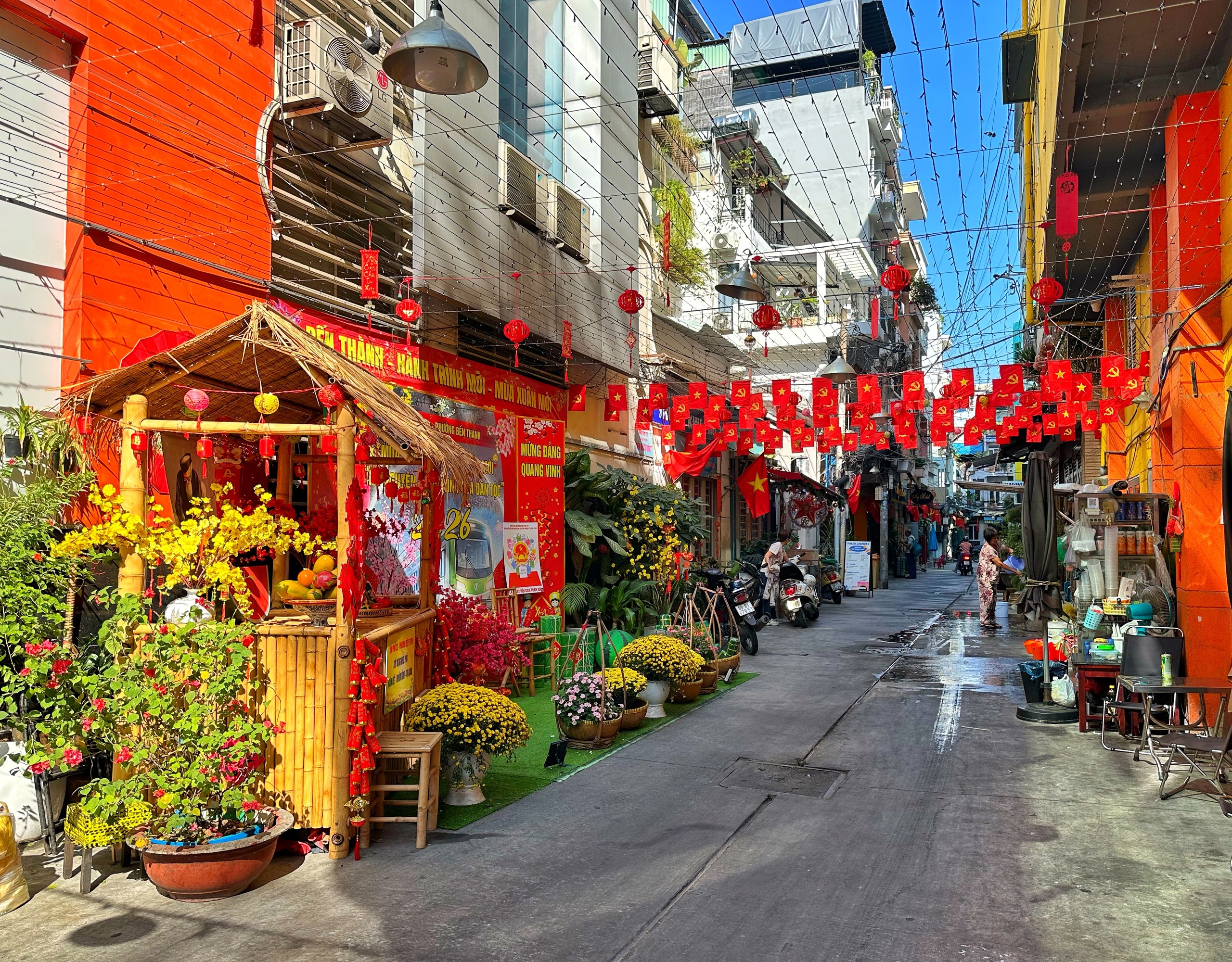 'Hẻm tết' nổi tiếng ngay trung t&acirc;m TP.HCM, năm nay c&oacute; ăn tết lớn như mọi năm? - Ảnh 2.
