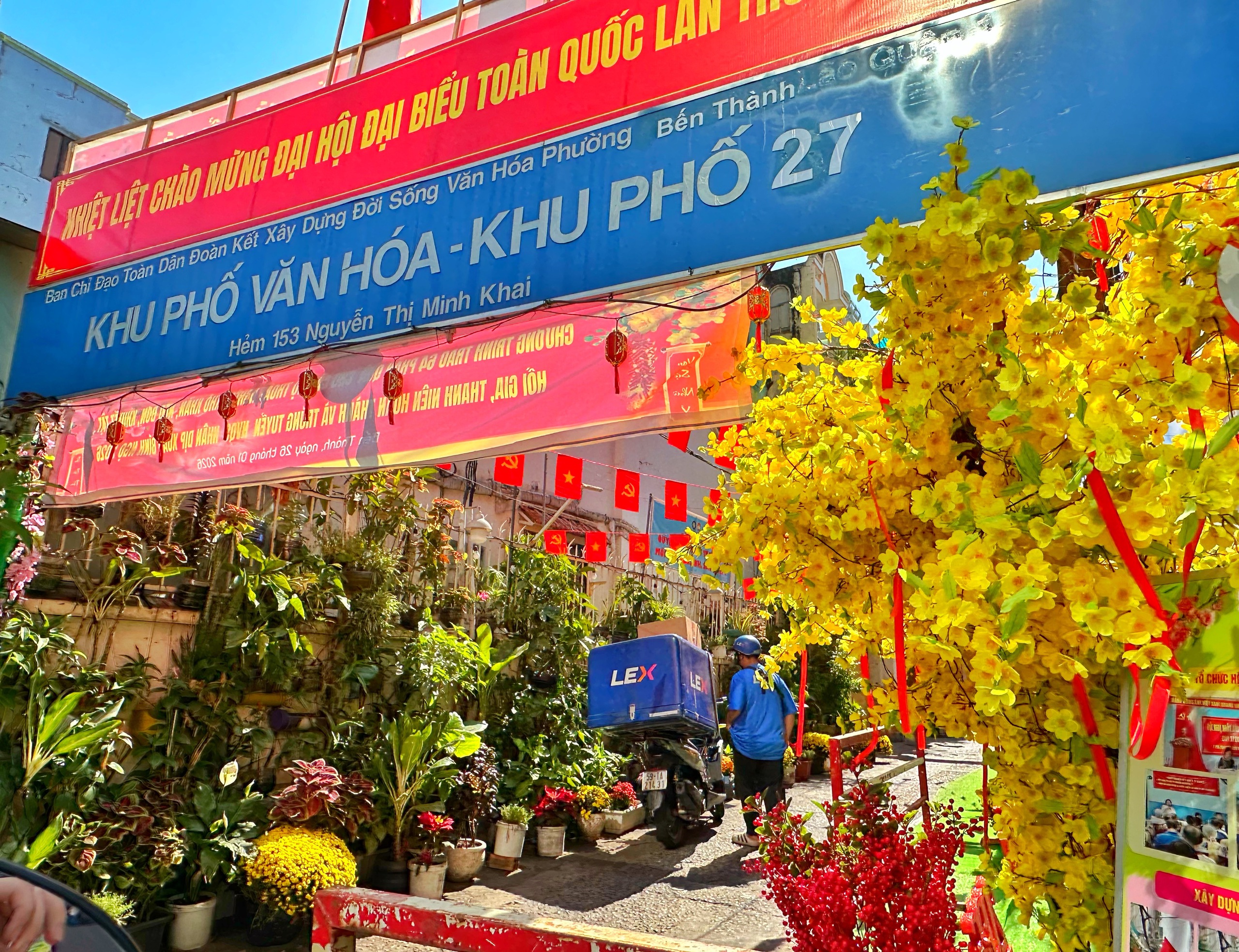 'Hẻm tết' nổi tiếng ngay trung t&acirc;m TP.HCM, năm nay c&oacute; ăn tết lớn như mọi năm? - Ảnh 6.