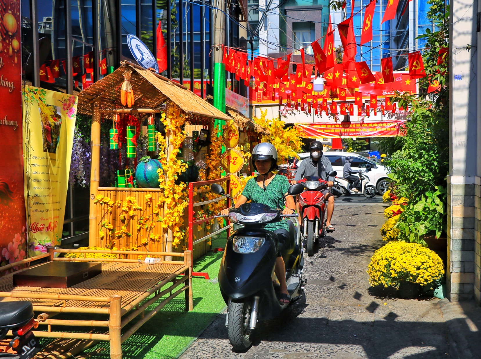 'Hẻm tết' nổi tiếng ngay trung t&acirc;m TP.HCM, năm nay c&oacute; ăn tết lớn như mọi năm? - Ảnh 9.