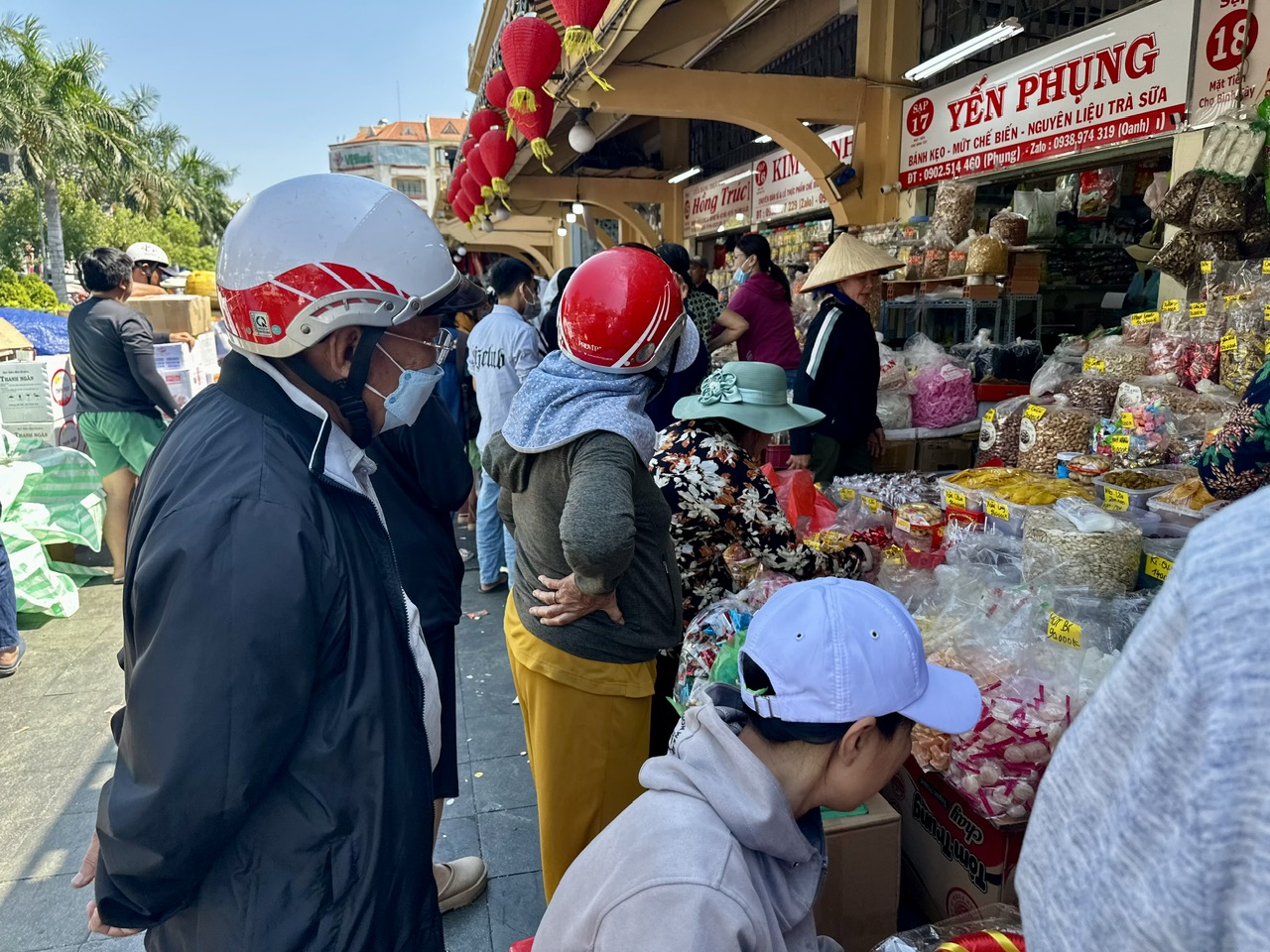 Chợ tết S&agrave;i G&ograve;n đ&ocirc;ng như hội, bất chấp gi&aacute; nhiều mặt h&agrave;ng tăng mạnh- Ảnh 5.
