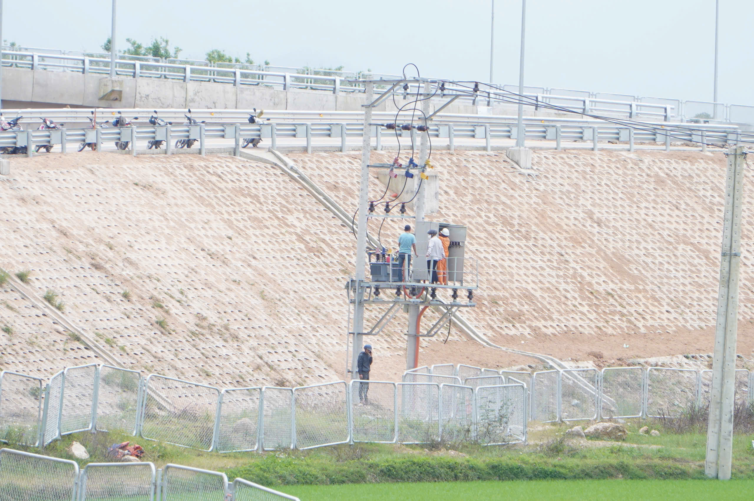 Cao tốc Quy Nhơn – Chí Thạnh đếm ngược ngày thông xe - Ảnh 10.