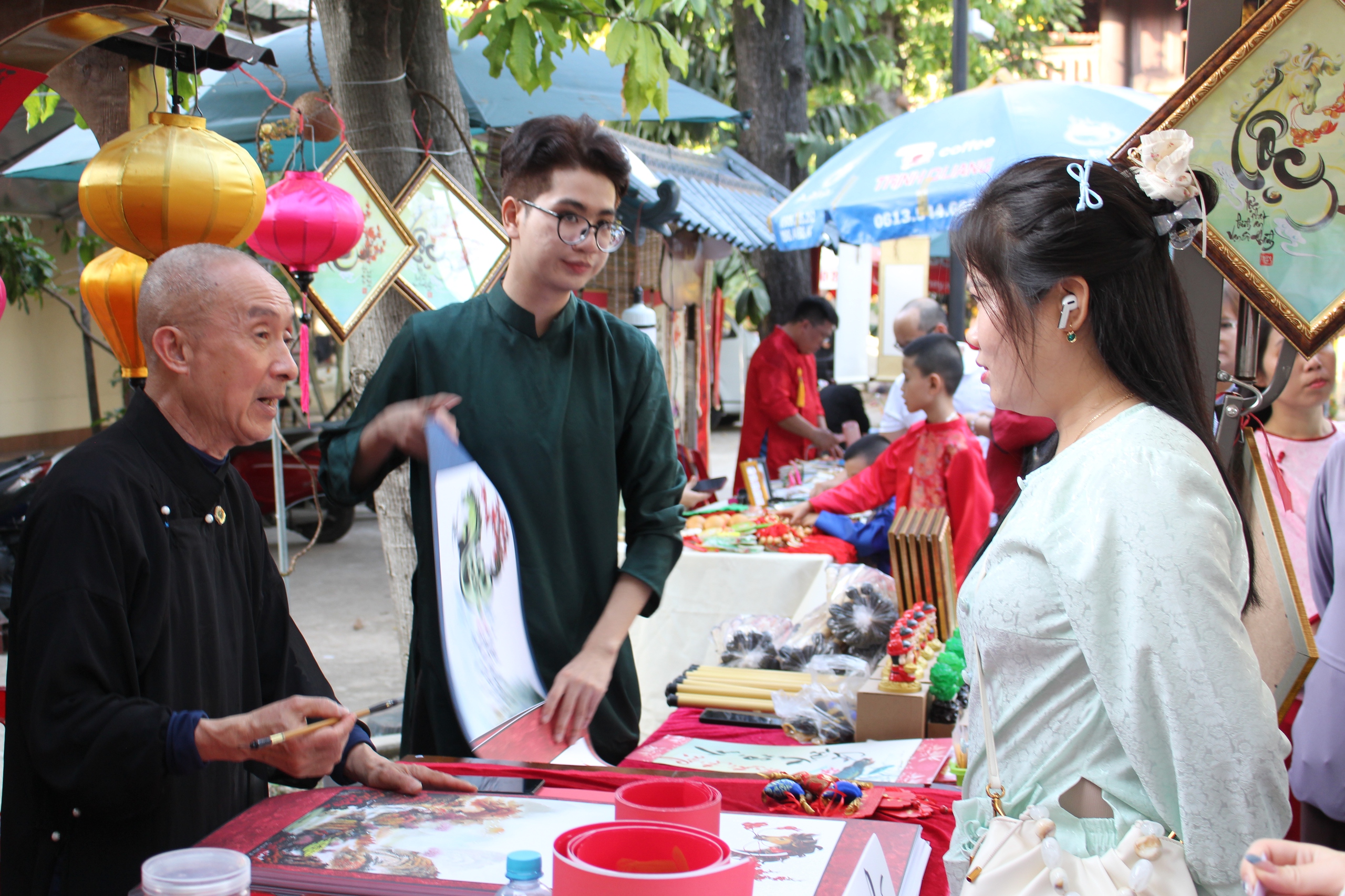 Xin chữ đầu năm tại tp . Hcm: Nét đẹp văn hóa truyền thống người Việt 2026 - Ảnh 1. Xin chữ đầu năm tại tp . Hcm: Nét đẹp văn hóa truyền thống người Việt 2026 - Ảnh 1.
