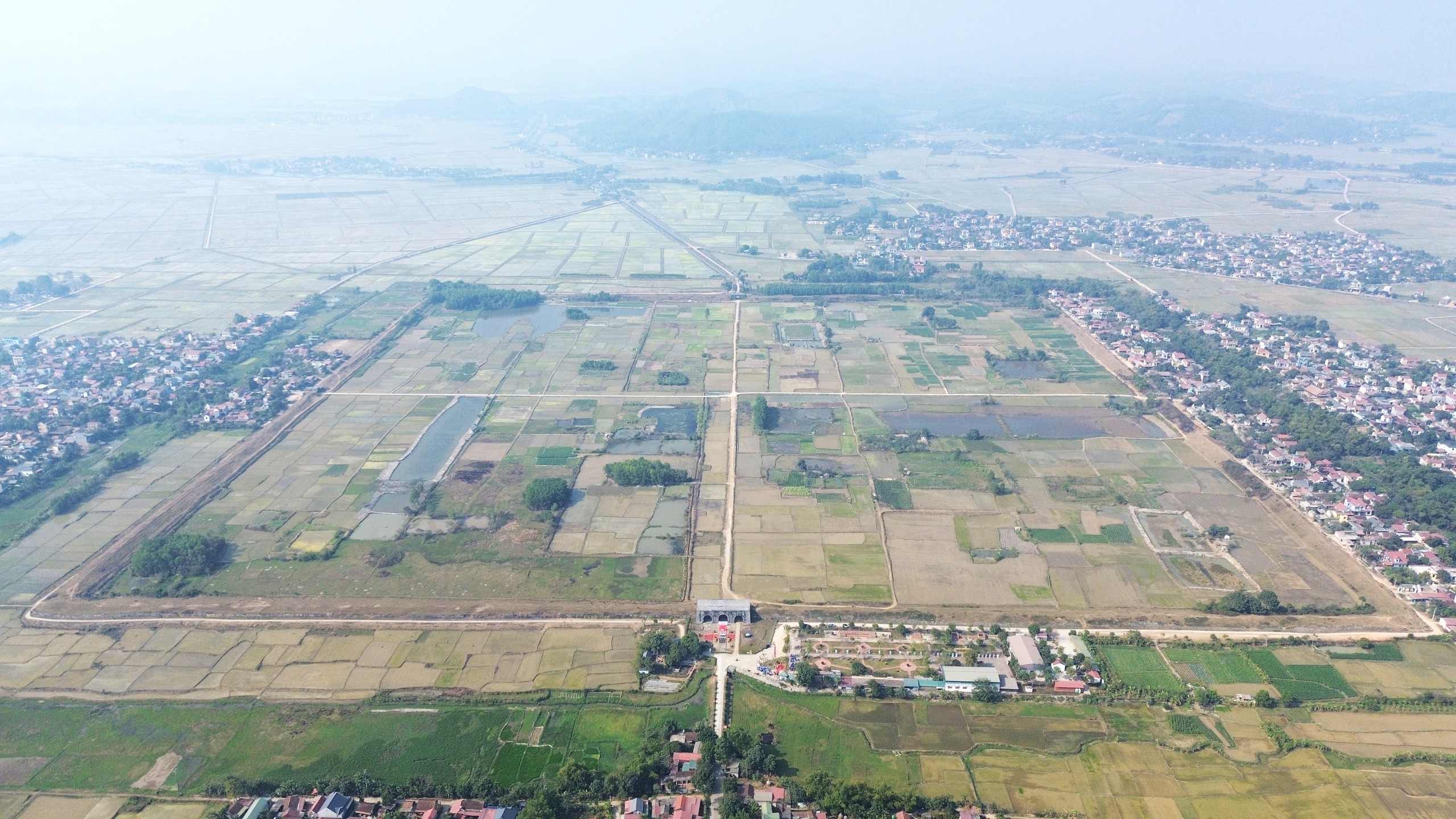 Ph&aacute;t hiện nhiều di vật tr&aacute;ng men bằng v&agrave;ng ở di sản Th&agrave;nh nh&agrave; Hồ - Ảnh 7.