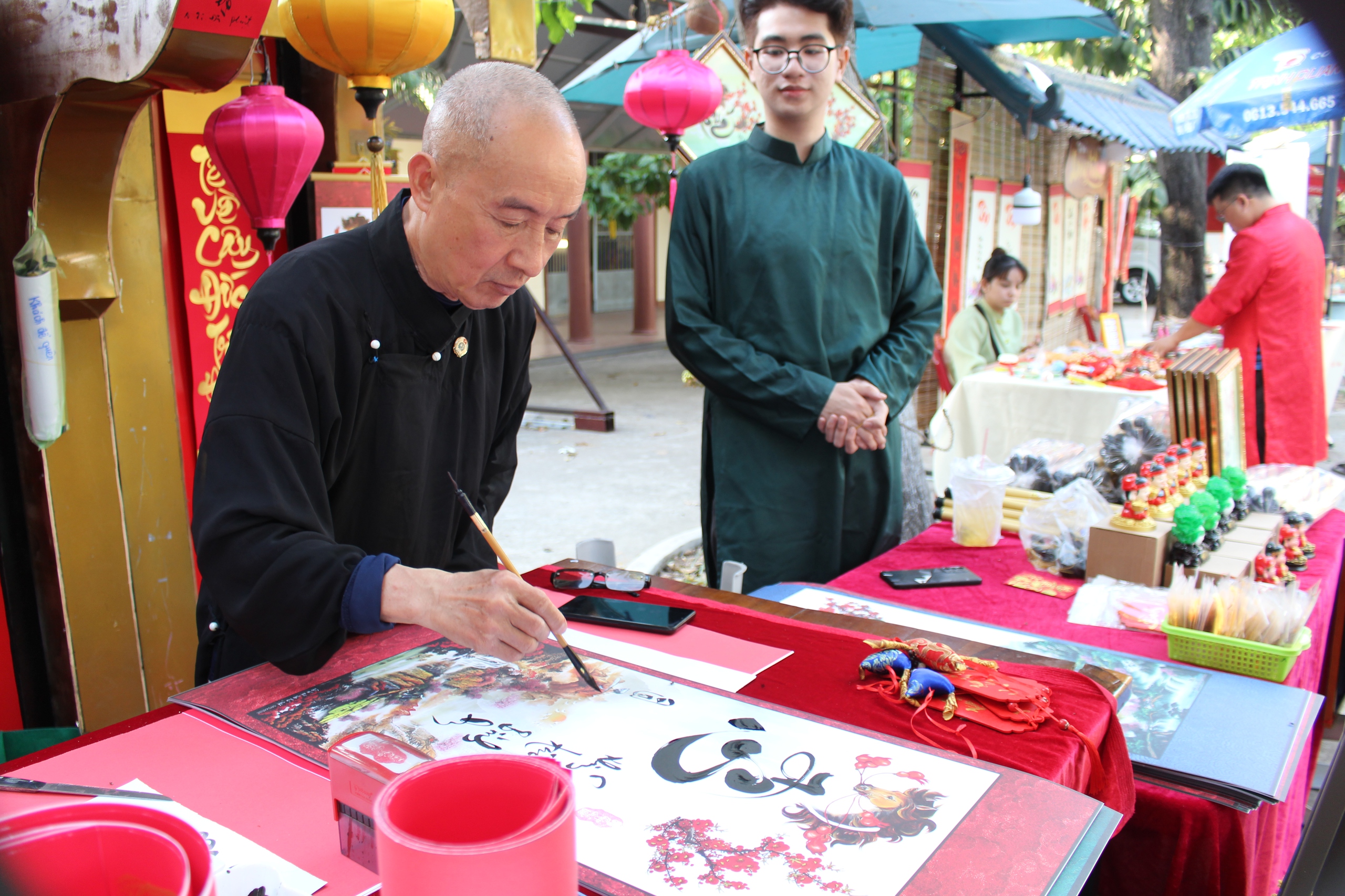 Xin chữ đầu năm tại tp . Hcm: Nét đẹp văn hóa truyền thống người Việt 2026 - Ảnh 2. Xin chữ đầu năm tại tp . Hcm: Nét đẹp văn hóa truyền thống người Việt 2026 - Ảnh 2.