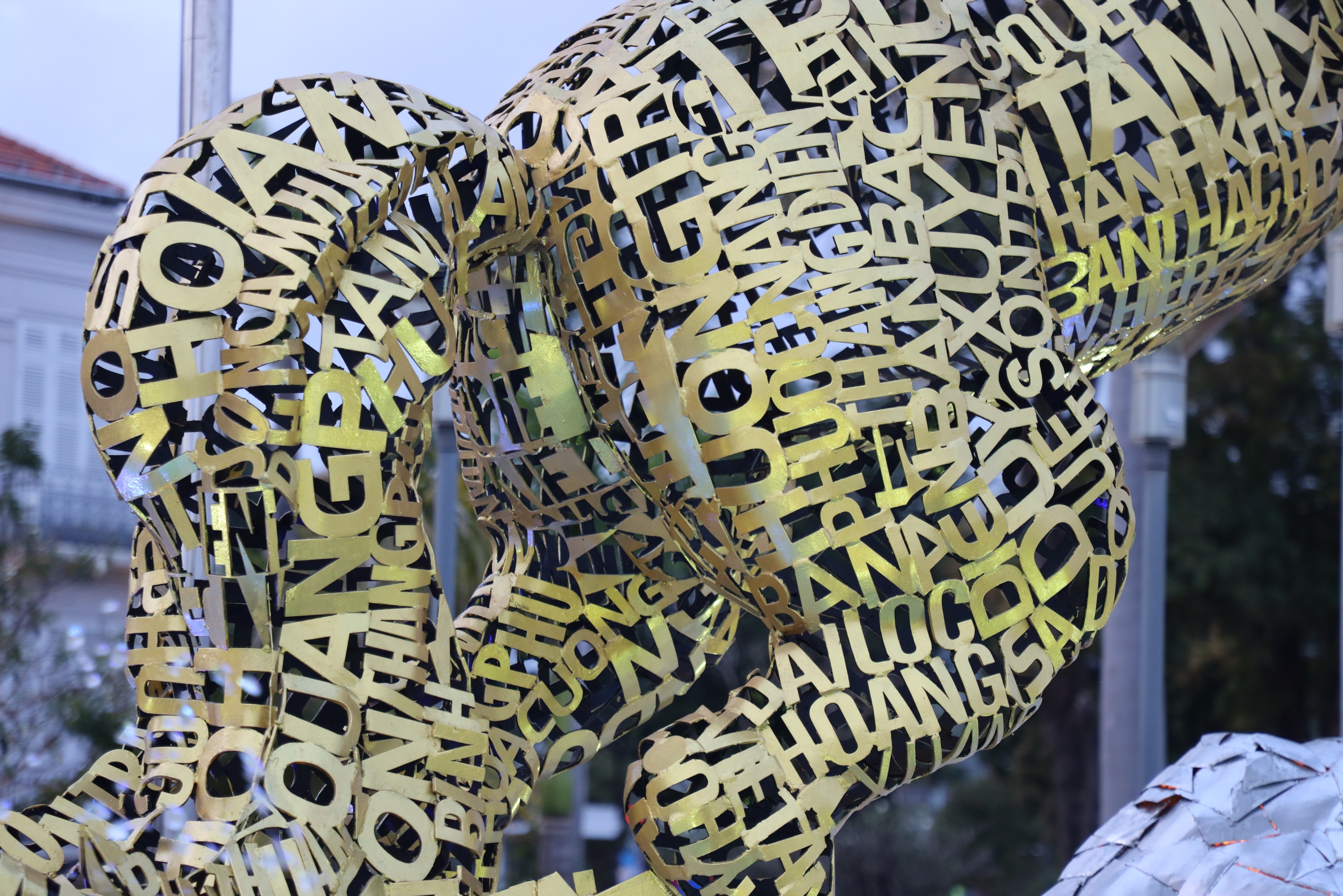 Du khách 'đổ bộ' cạnh chân cầu Rồng, mê mẩn linh vật ngựa Bính Ngọ- Ảnh 10. Du khách 'đổ bộ' cạnh chân cầu Rồng, mê mẩn linh vật ngựa Bính Ngọ- Ảnh 10.