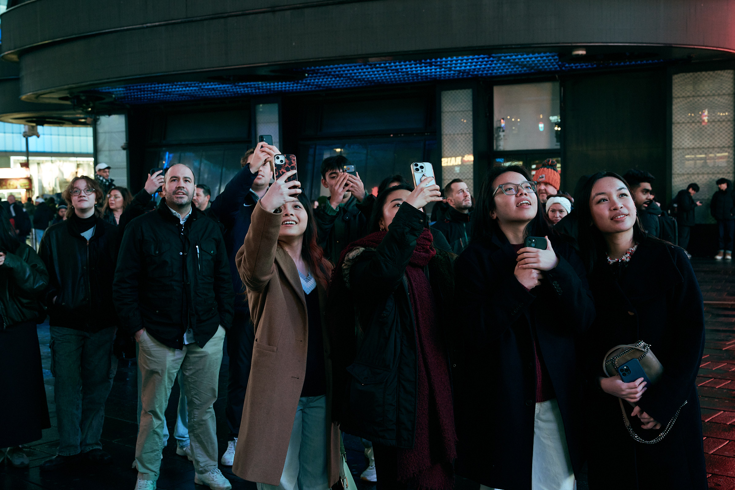 Tự h&agrave;o h&igrave;nh ảnh Việt Nam tỏa s&aacute;ng giữa giao lộ sầm uất nhất thế giới- Ảnh 2.