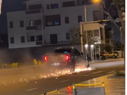 Ô tô tông chết người và kéo lê xe máy dài cả cây số ở Phan Thiết - Ảnh 2.