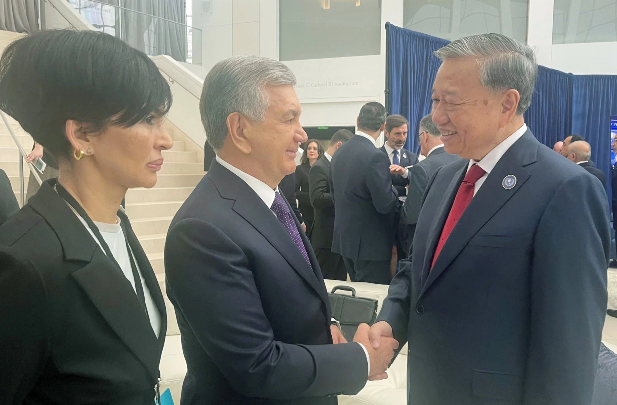 Tổng B&iacute; thư T&ocirc; L&acirc;m gặp l&atilde;nh đạo c&aacute;c nước b&ecirc;n lề cuộc họp khai mạc HĐHB - Ảnh 1.