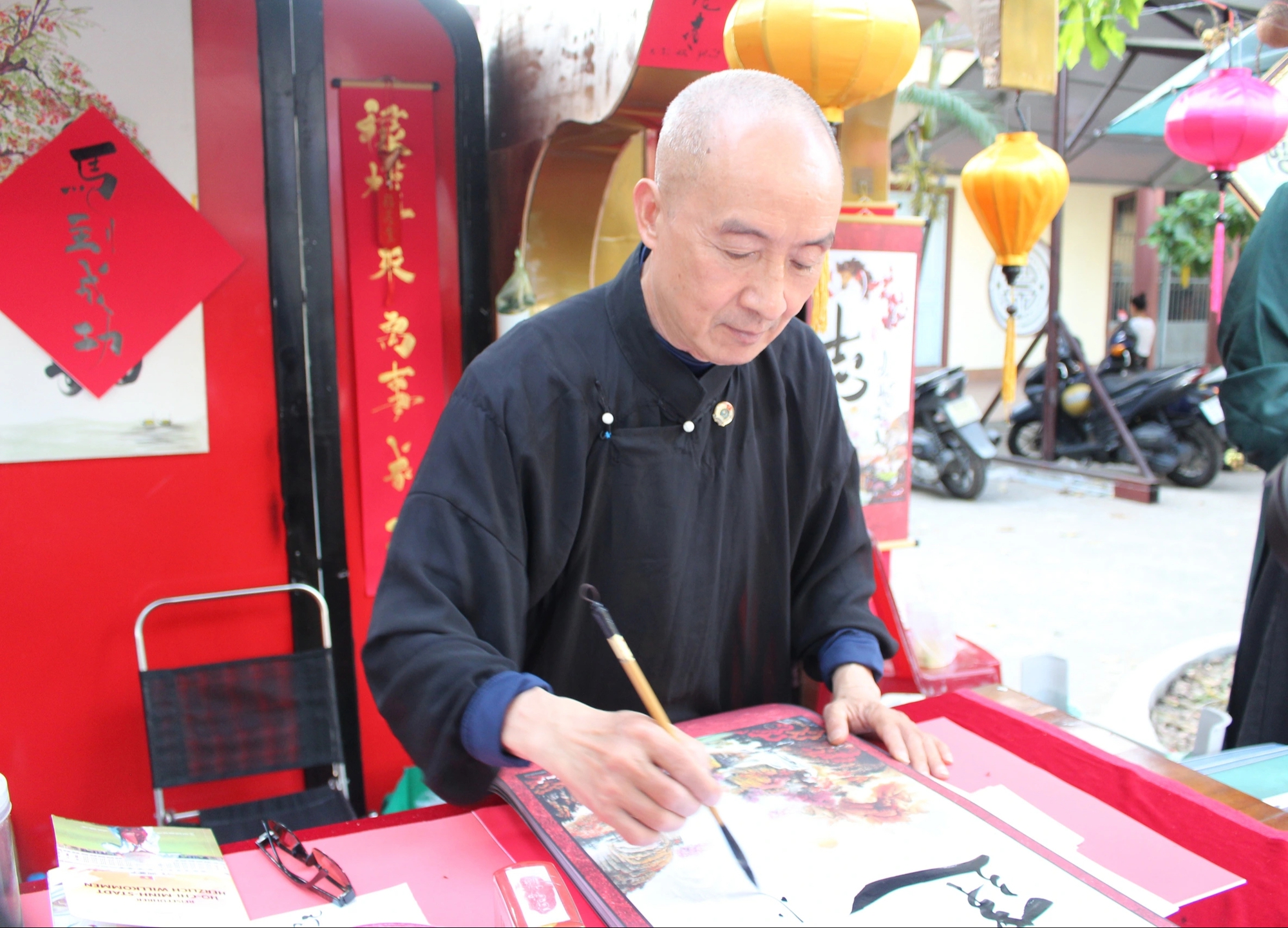 Xin chữ đầu năm tại tp . Hcm: Nét đẹp văn hóa truyền thống người Việt 2026 - Ảnh 5. Xin chữ đầu năm tại tp . Hcm: Nét đẹp văn hóa truyền thống người Việt 2026 - Ảnh 5.