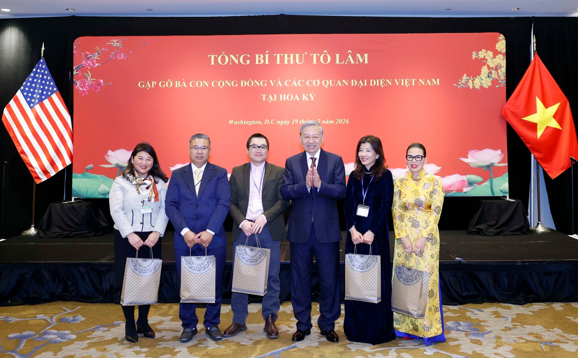 Tổng B&iacute; thư T&ocirc; L&acirc;m gặp gỡ b&agrave; con cộng đồng Việt Nam tại Mỹ - Ảnh 1.