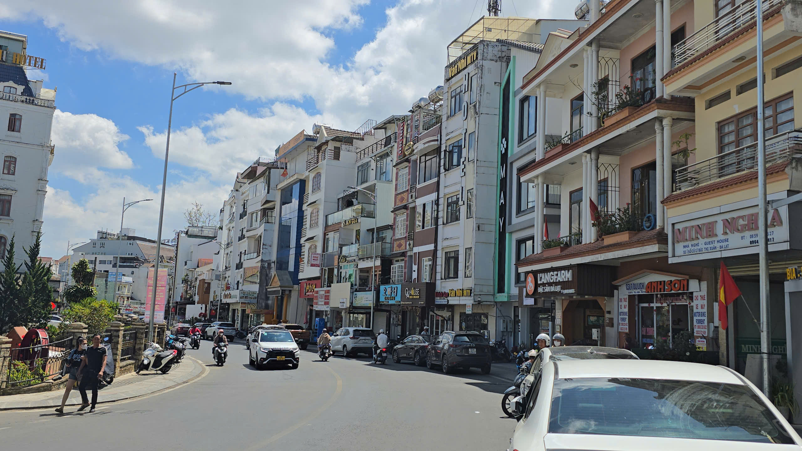 Khách du xuân nườm nượp tại Đà Lạt , phòng nghỉ cháy dịp Tết Bính Ngọ 2026 - Ảnh 9.