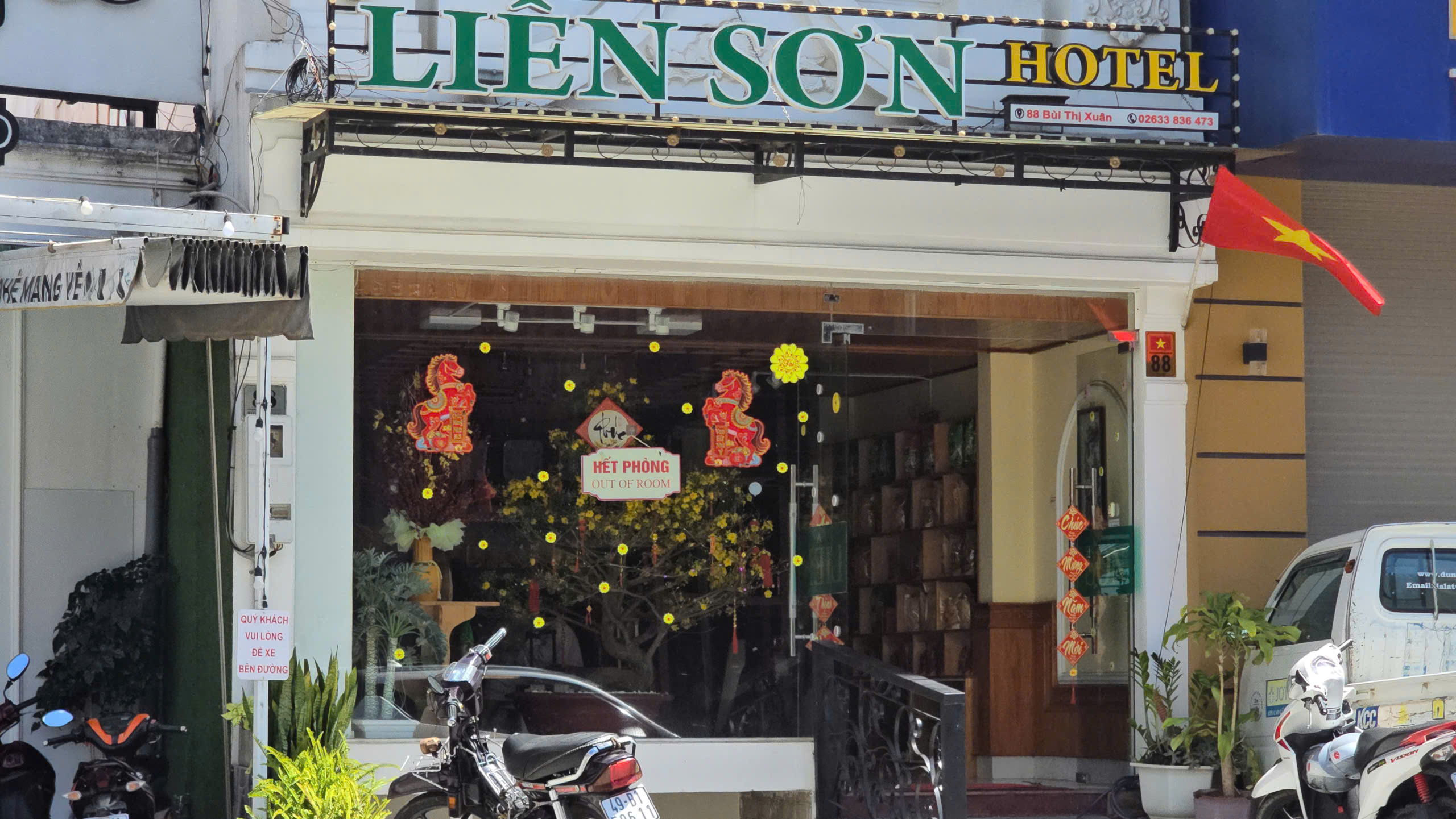 Khách du xuân nườm nượp tại Đà Lạt , phòng nghỉ cháy dịp Tết Bính Ngọ 2026 - Ảnh 4.