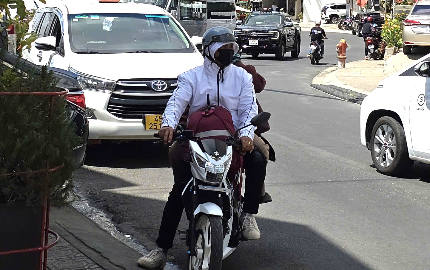 Khách du xuân nườm nượp tại Đà Lạt , phòng nghỉ cháy dịp Tết Bính Ngọ 2026 - Ảnh 2.